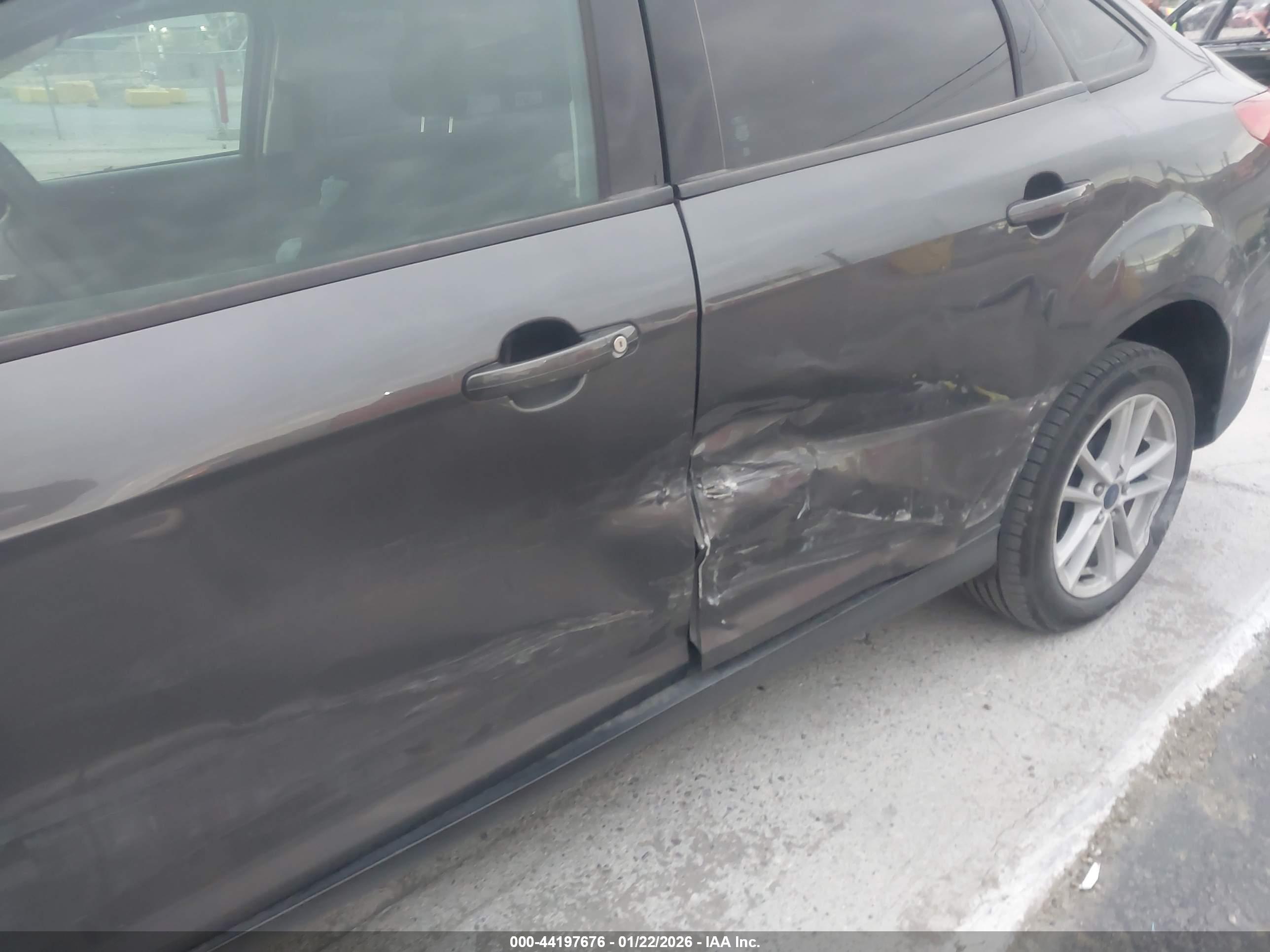 FORD FOCUS image 6