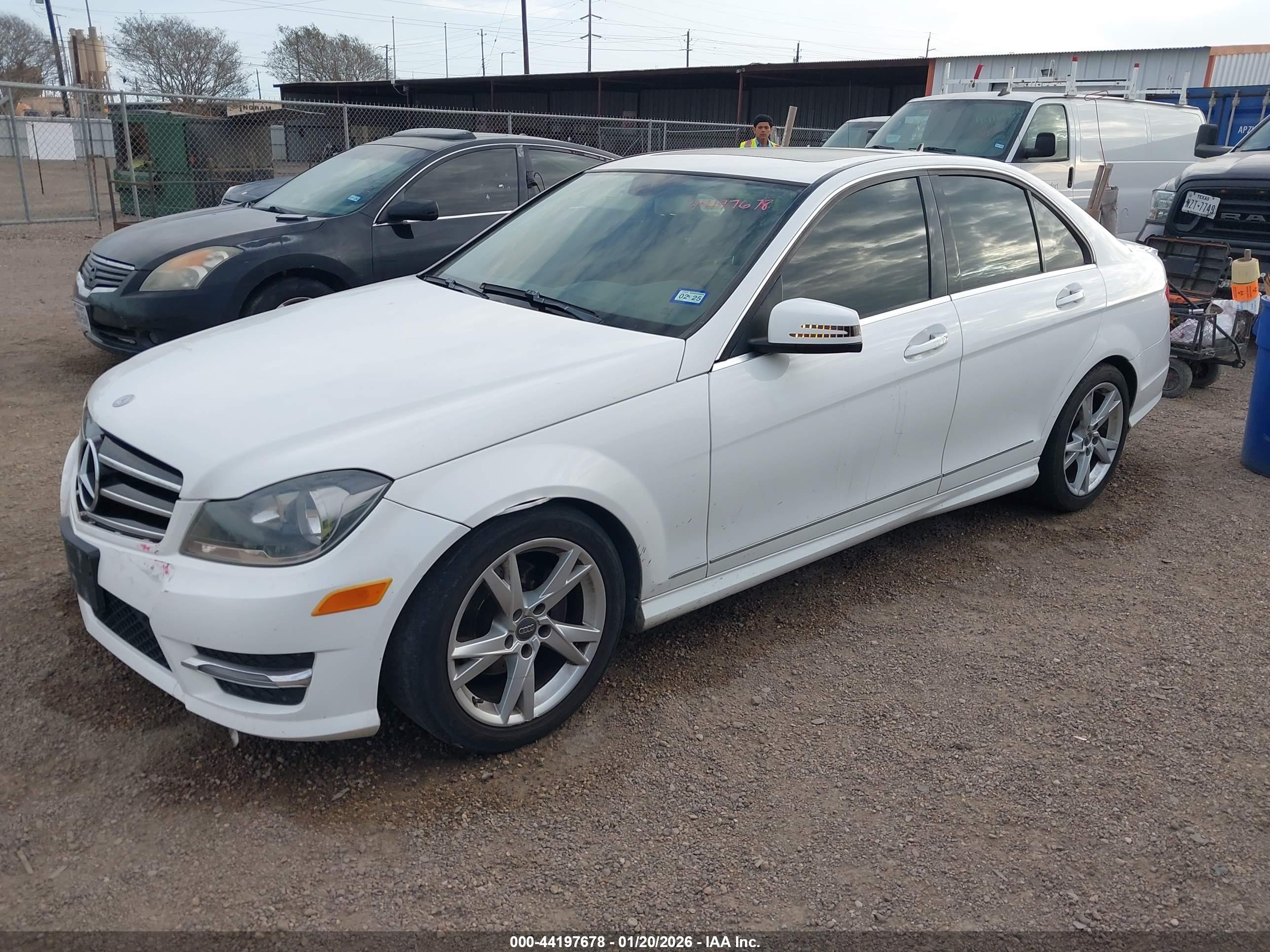 MERCEDES-BENZ C-CLASS image 2