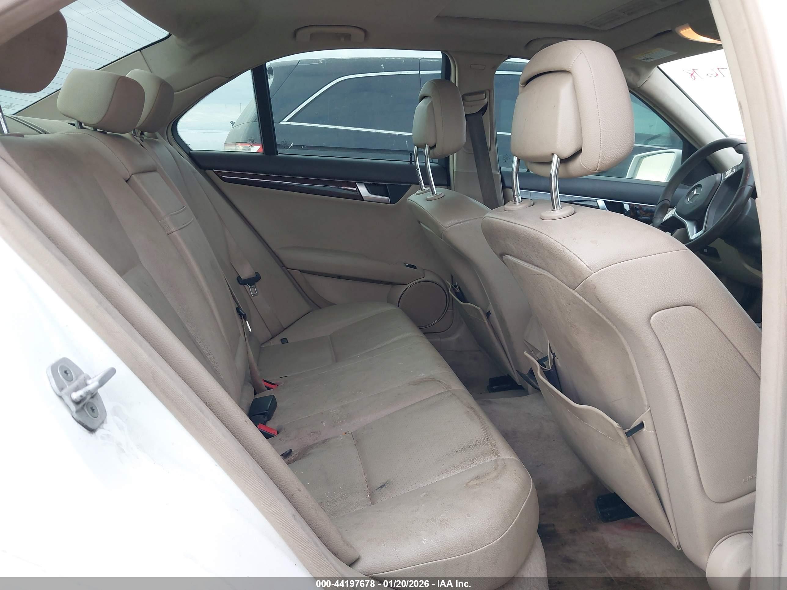 MERCEDES-BENZ C-CLASS image 8