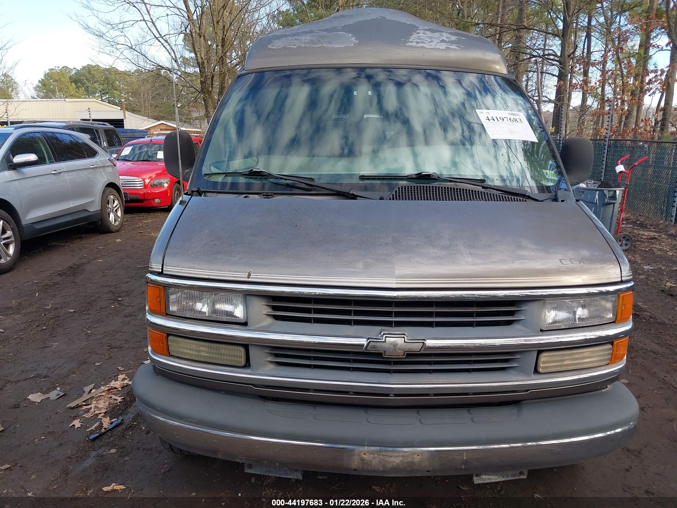 CHEVROLET EXPRESS image 6