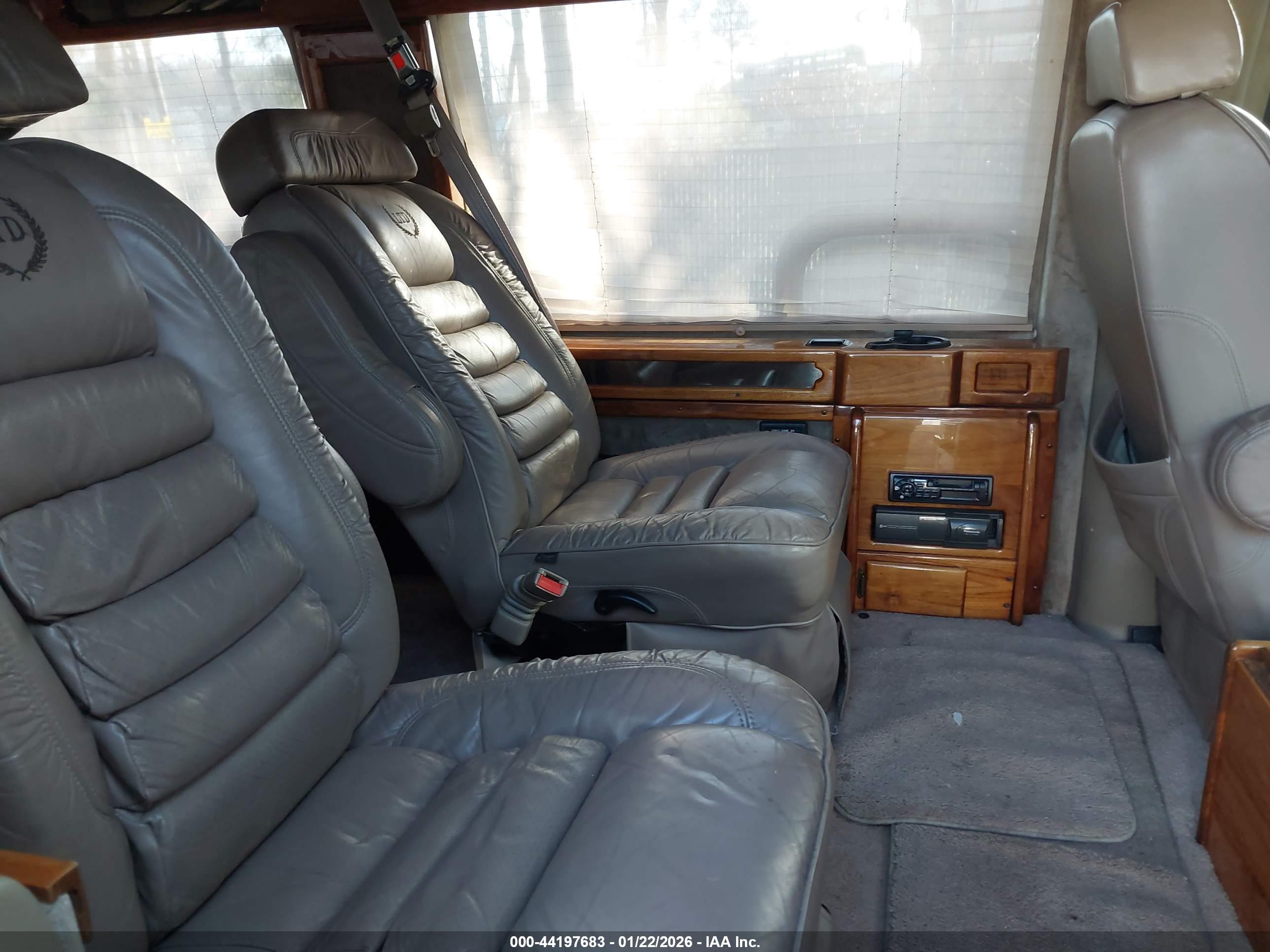 CHEVROLET EXPRESS image 8