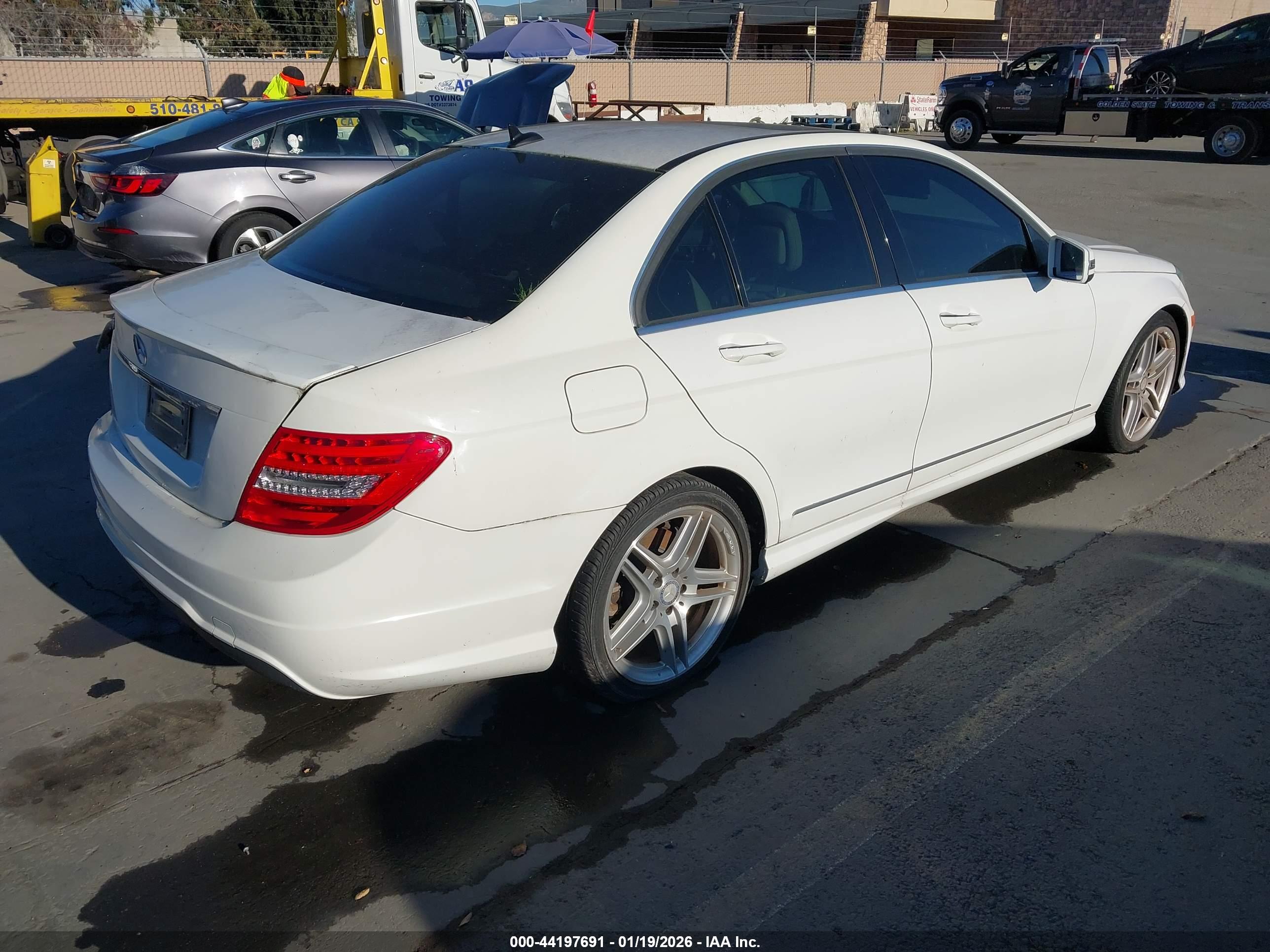 MERCEDES-BENZ C image 4