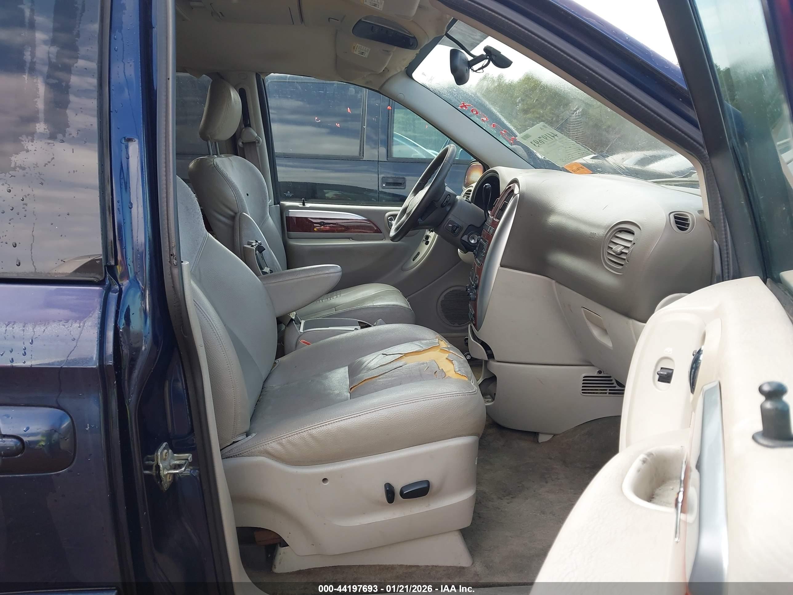 CHRYSLER TOWN image 5