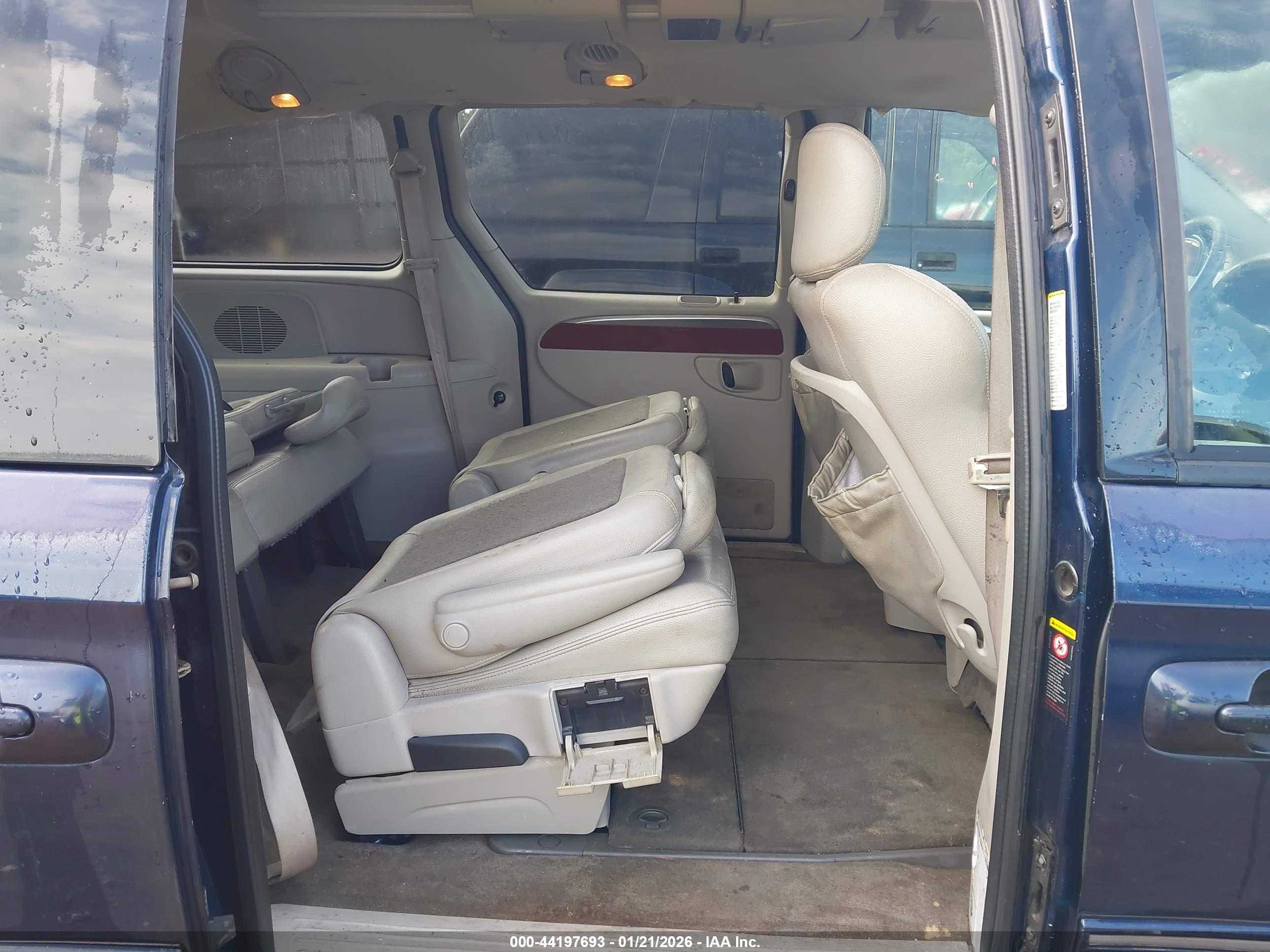 CHRYSLER TOWN image 8