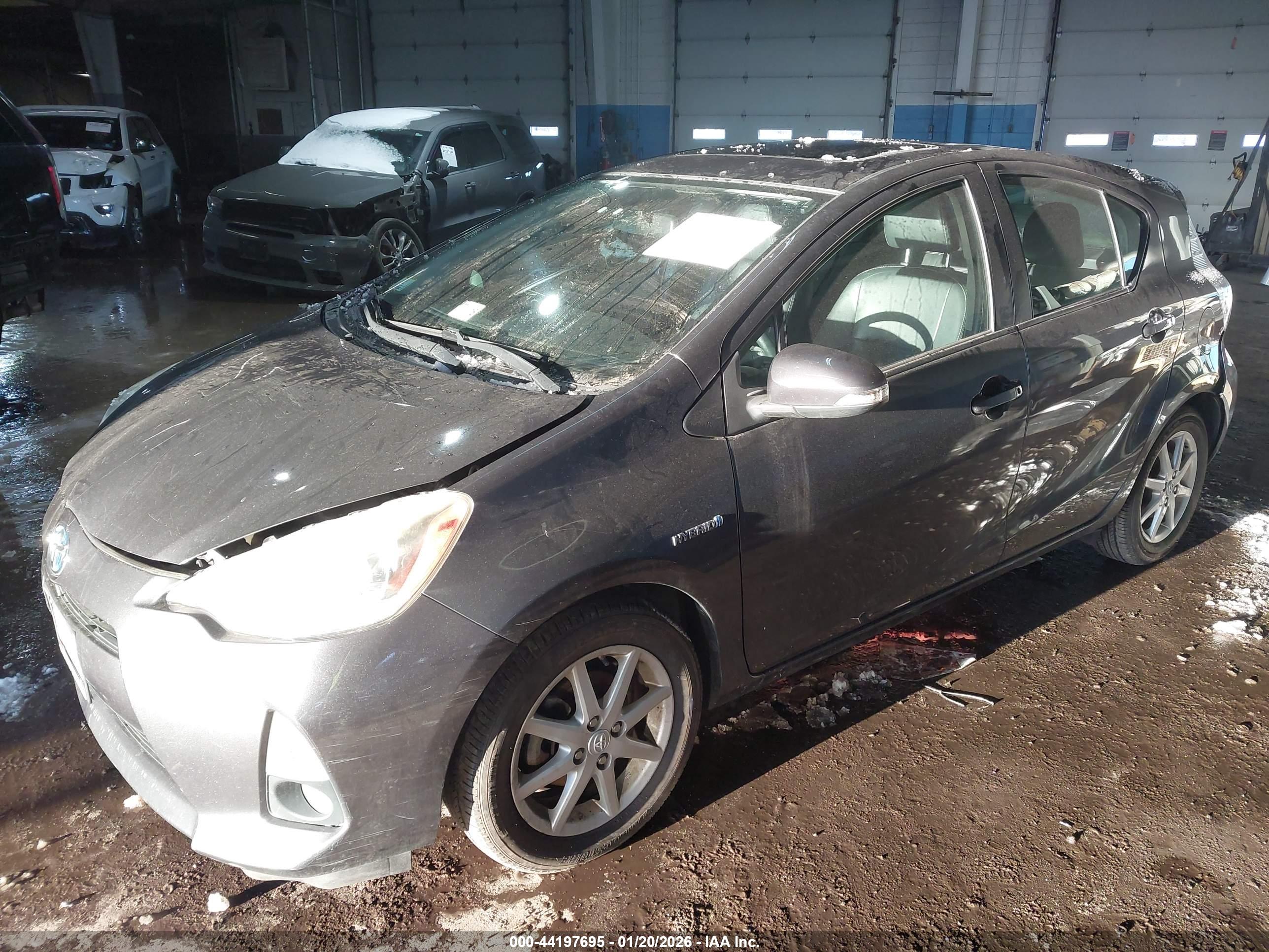 TOYOTA PRIUS image 2
