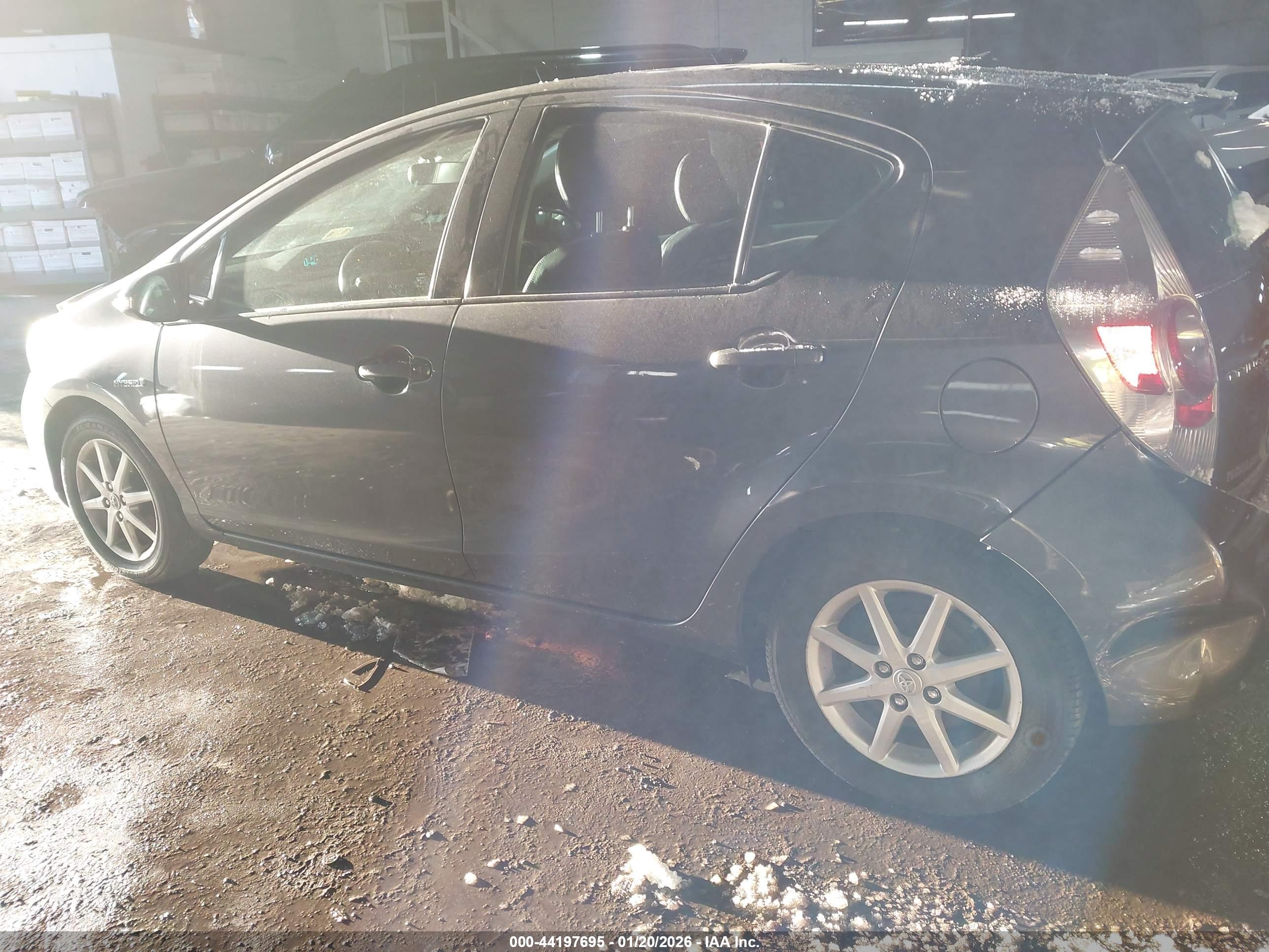 TOYOTA PRIUS image 3