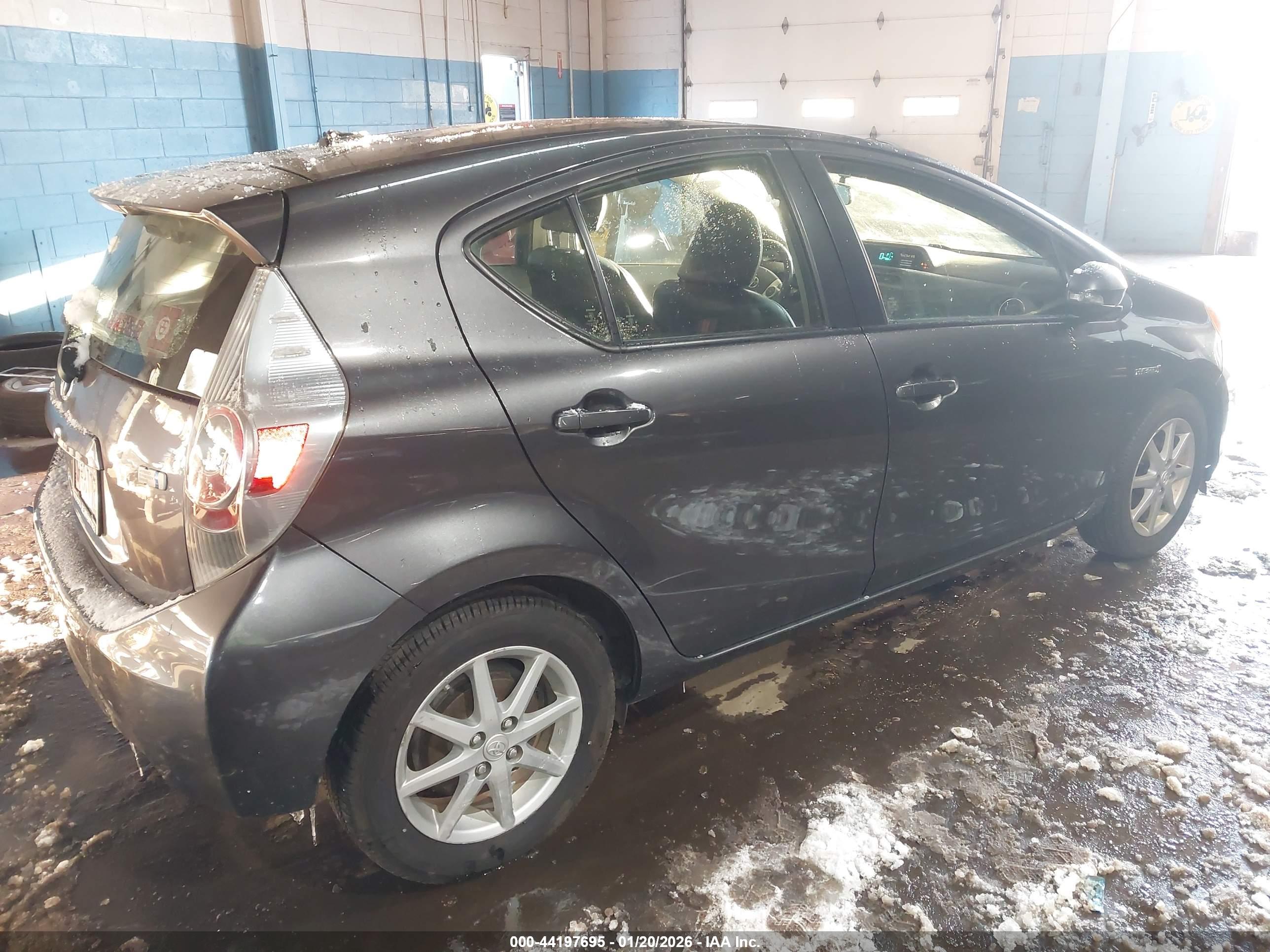 TOYOTA PRIUS image 4