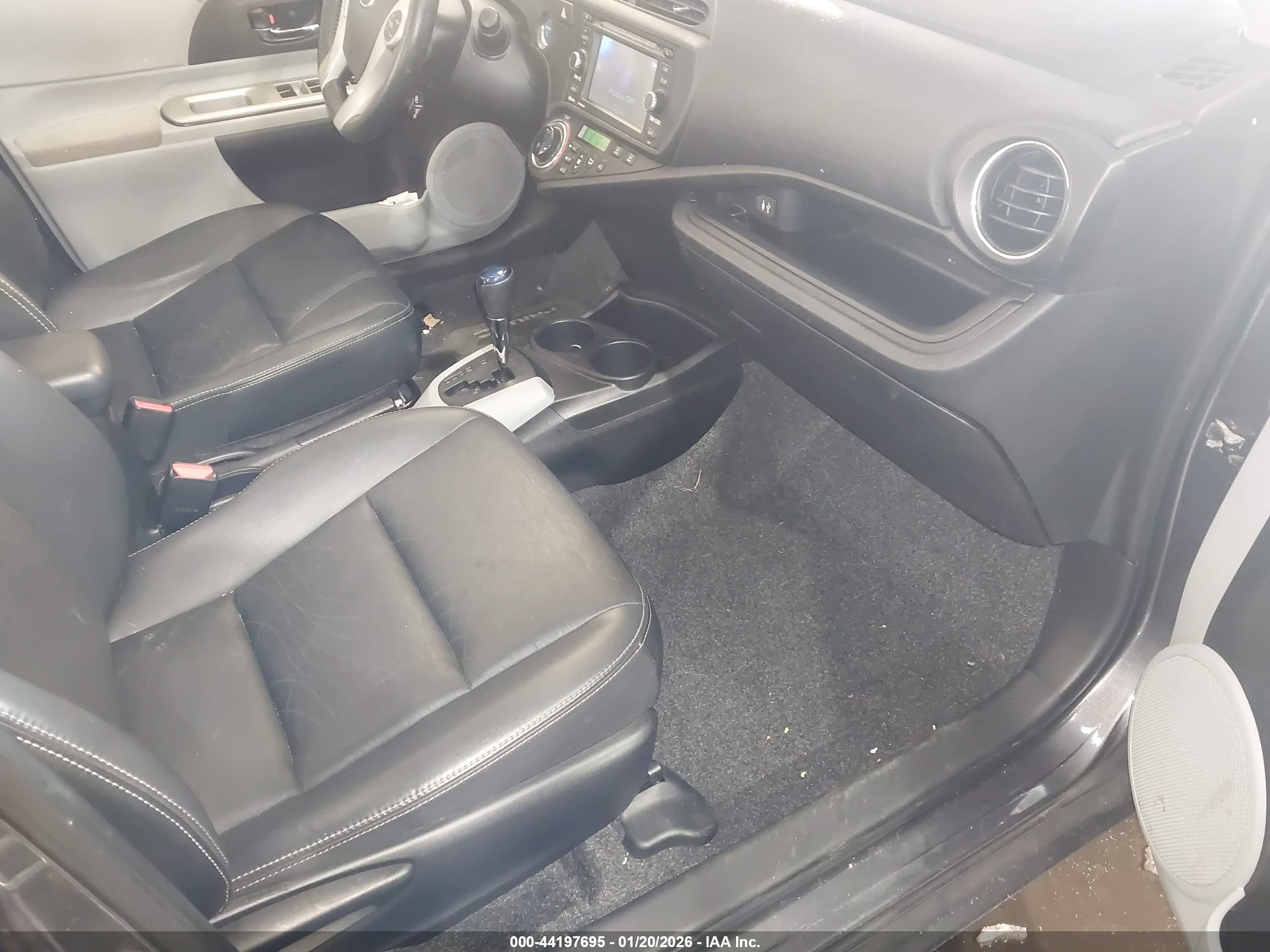 TOYOTA PRIUS image 5