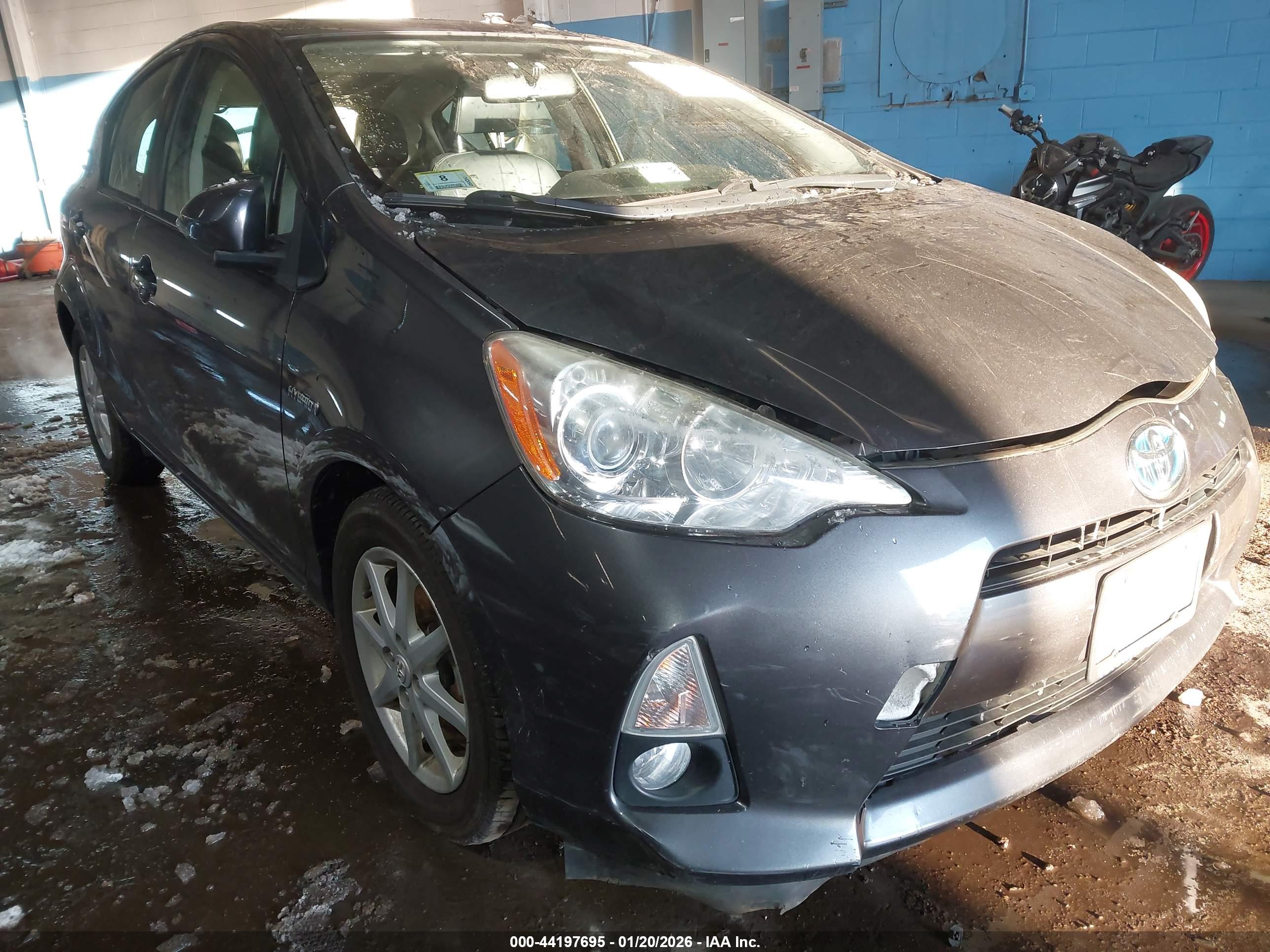 TOYOTA PRIUS image 6