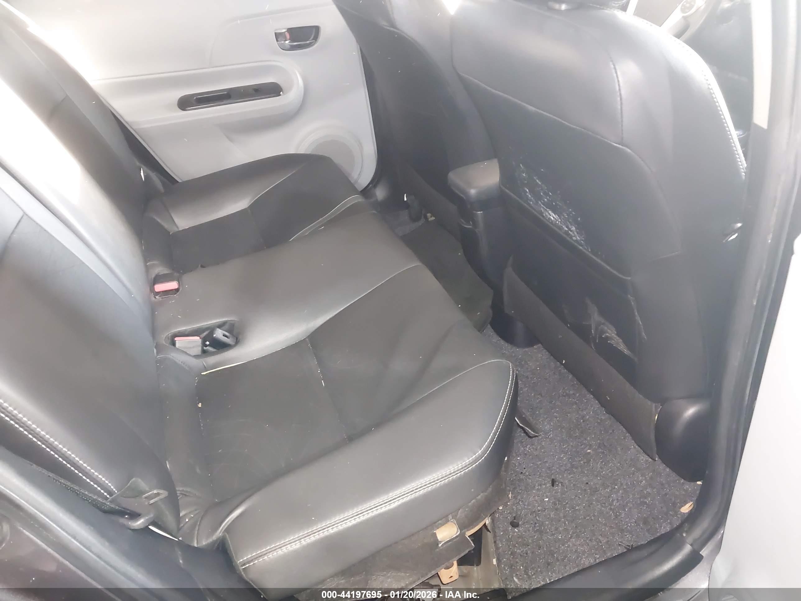 TOYOTA PRIUS image 8