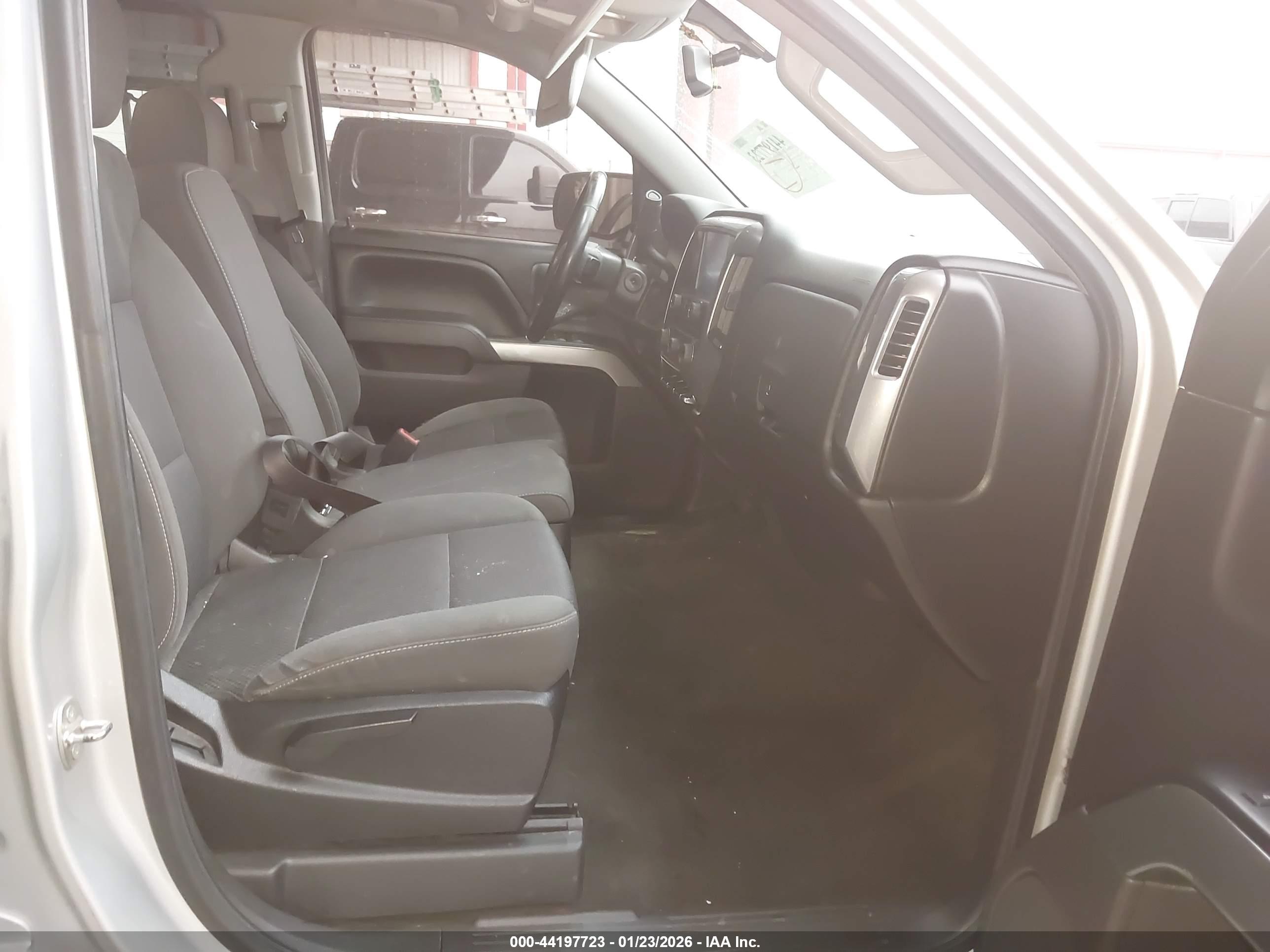 CHEVROLET SILVERADO image 5