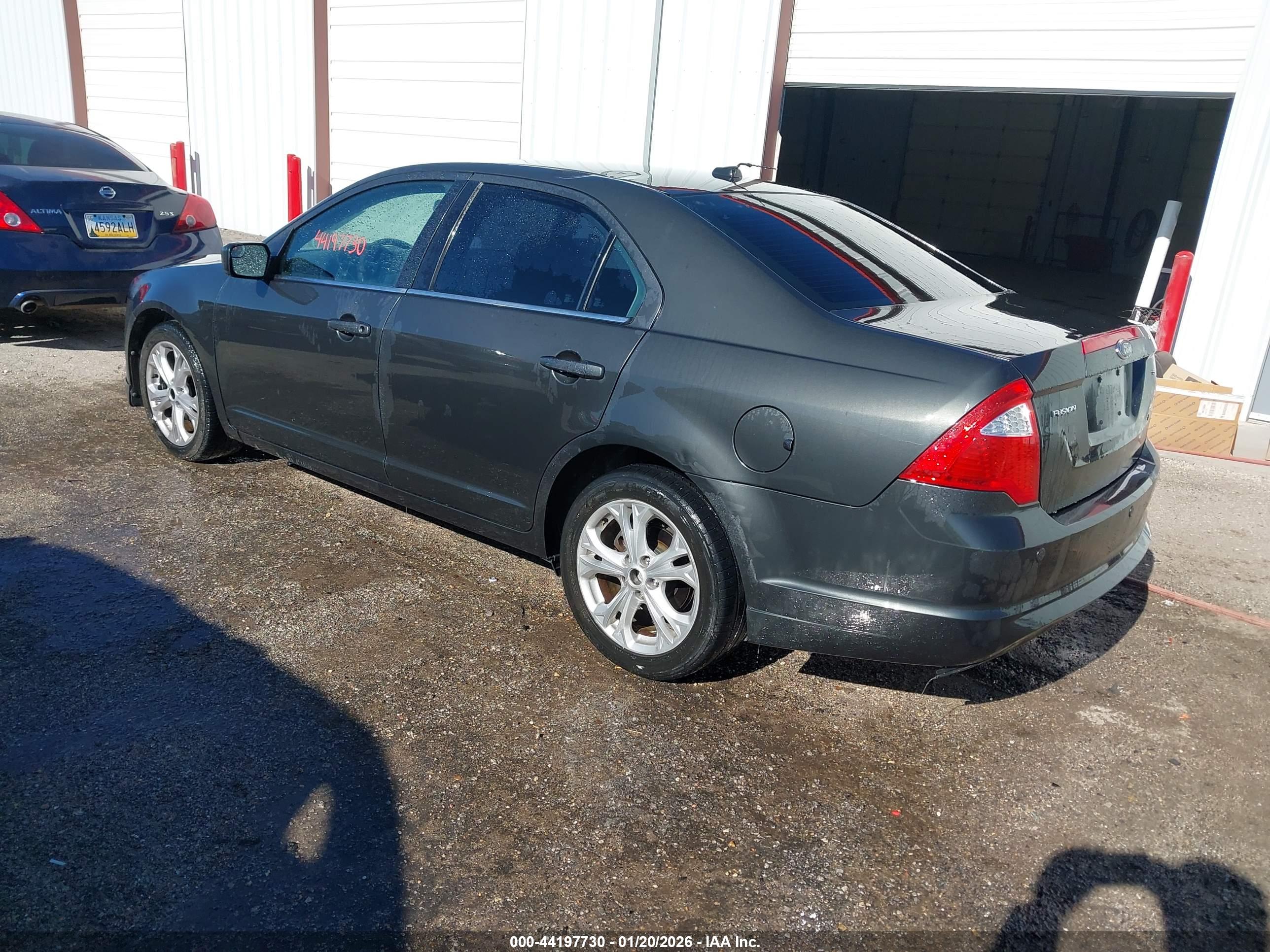 FORD FUSION image 3