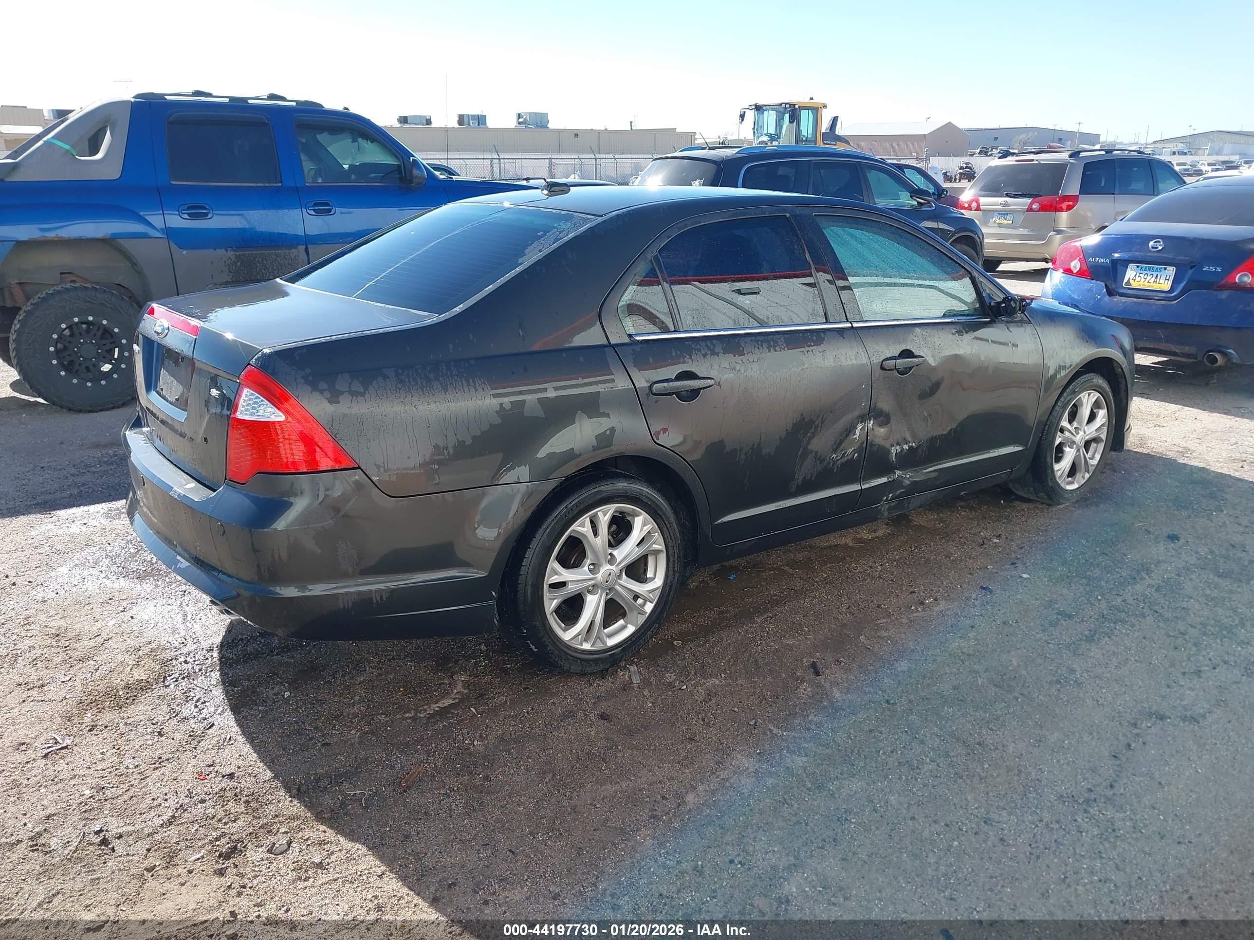 FORD FUSION image 4