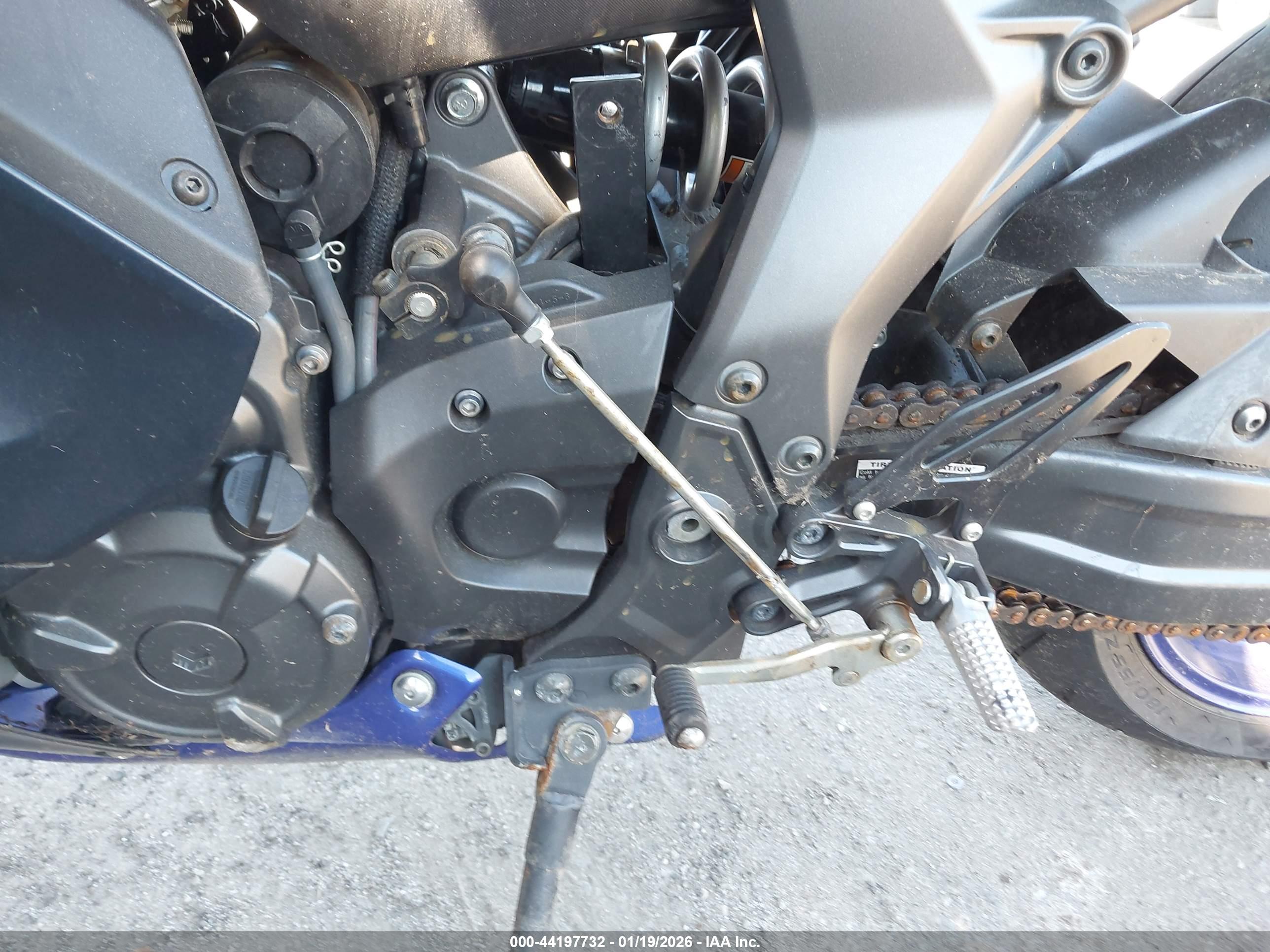 YAMAHA YZFR7 image 9