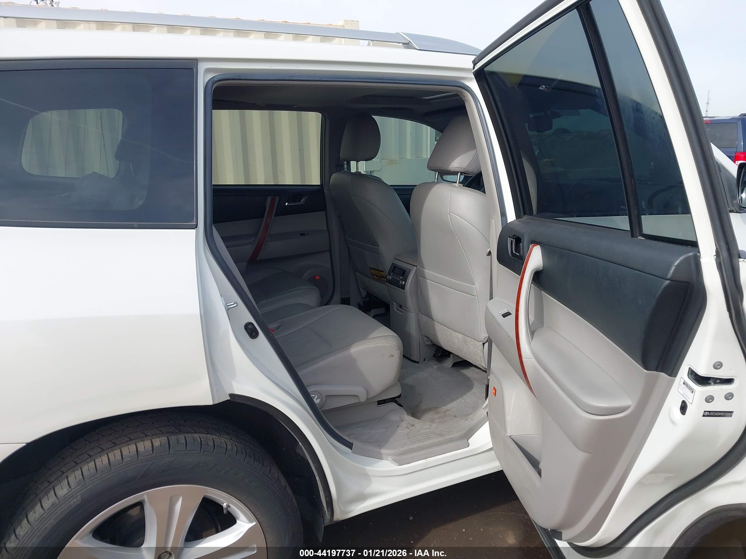 TOYOTA HIGHLANDER image 8