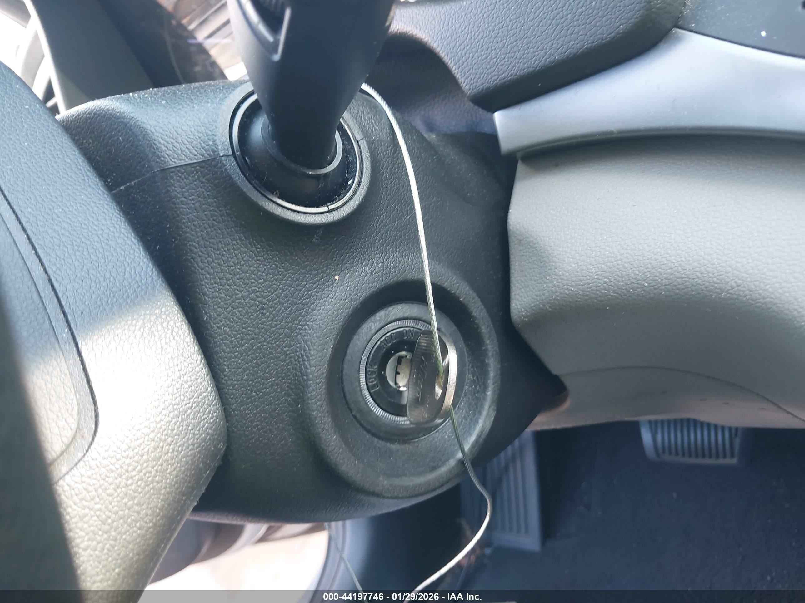 HYUNDAI ELANTRA image 11
