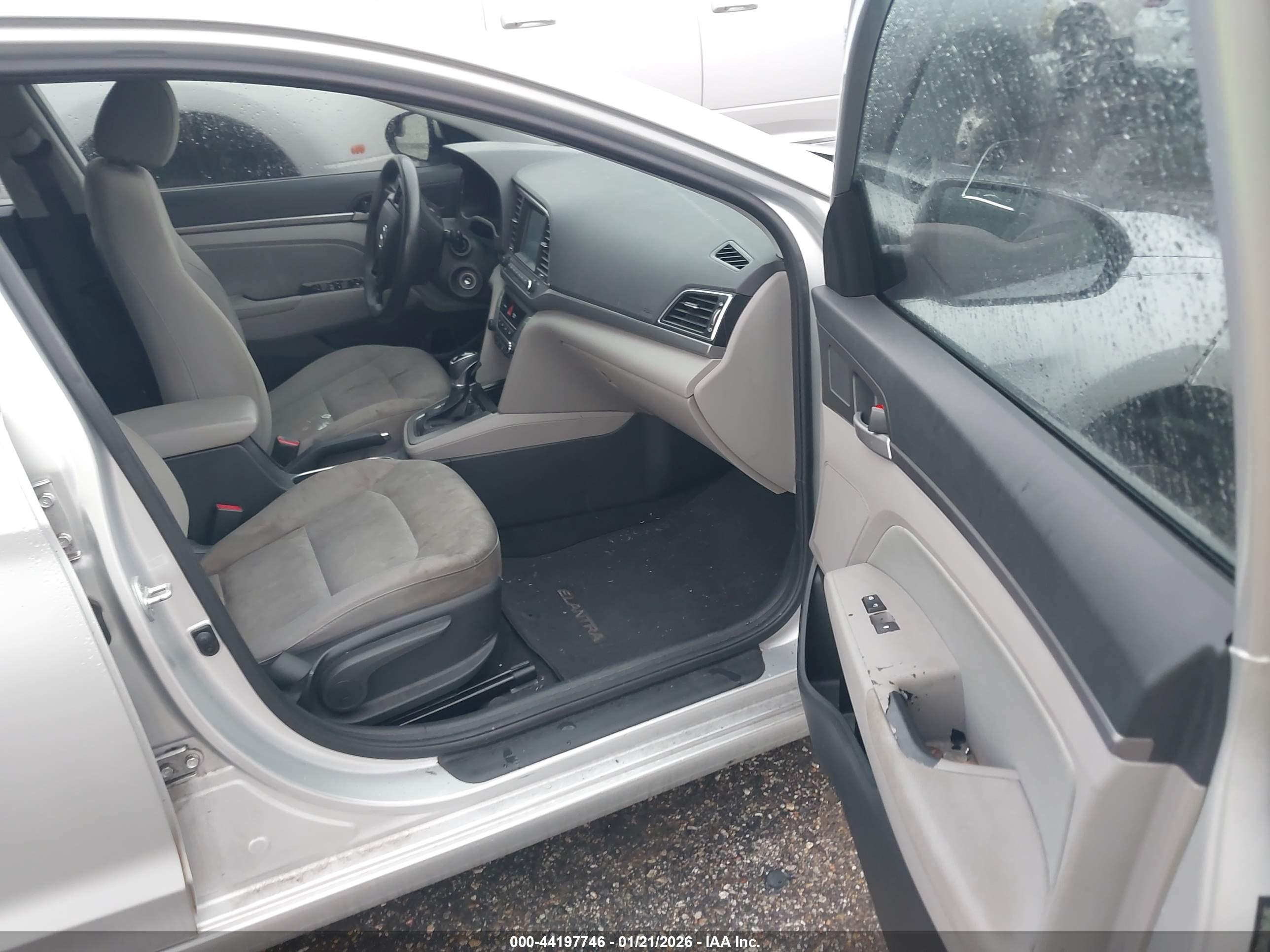 HYUNDAI ELANTRA image 5