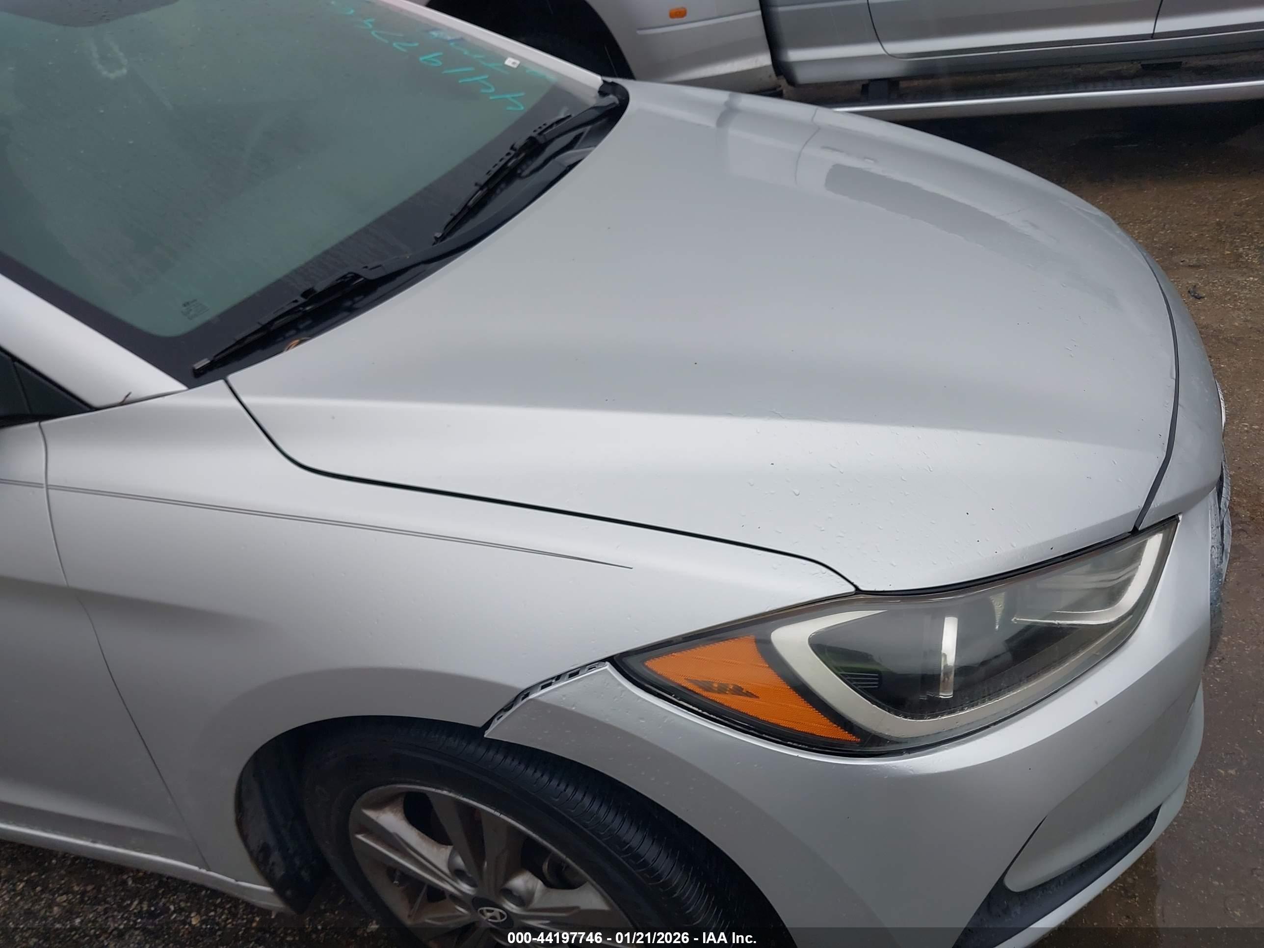 HYUNDAI ELANTRA image 6