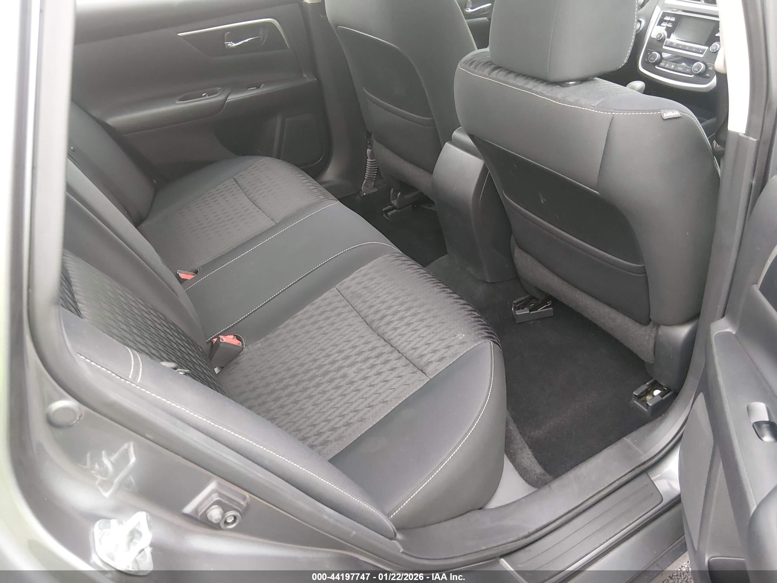 NISSAN ALTIMA image 8
