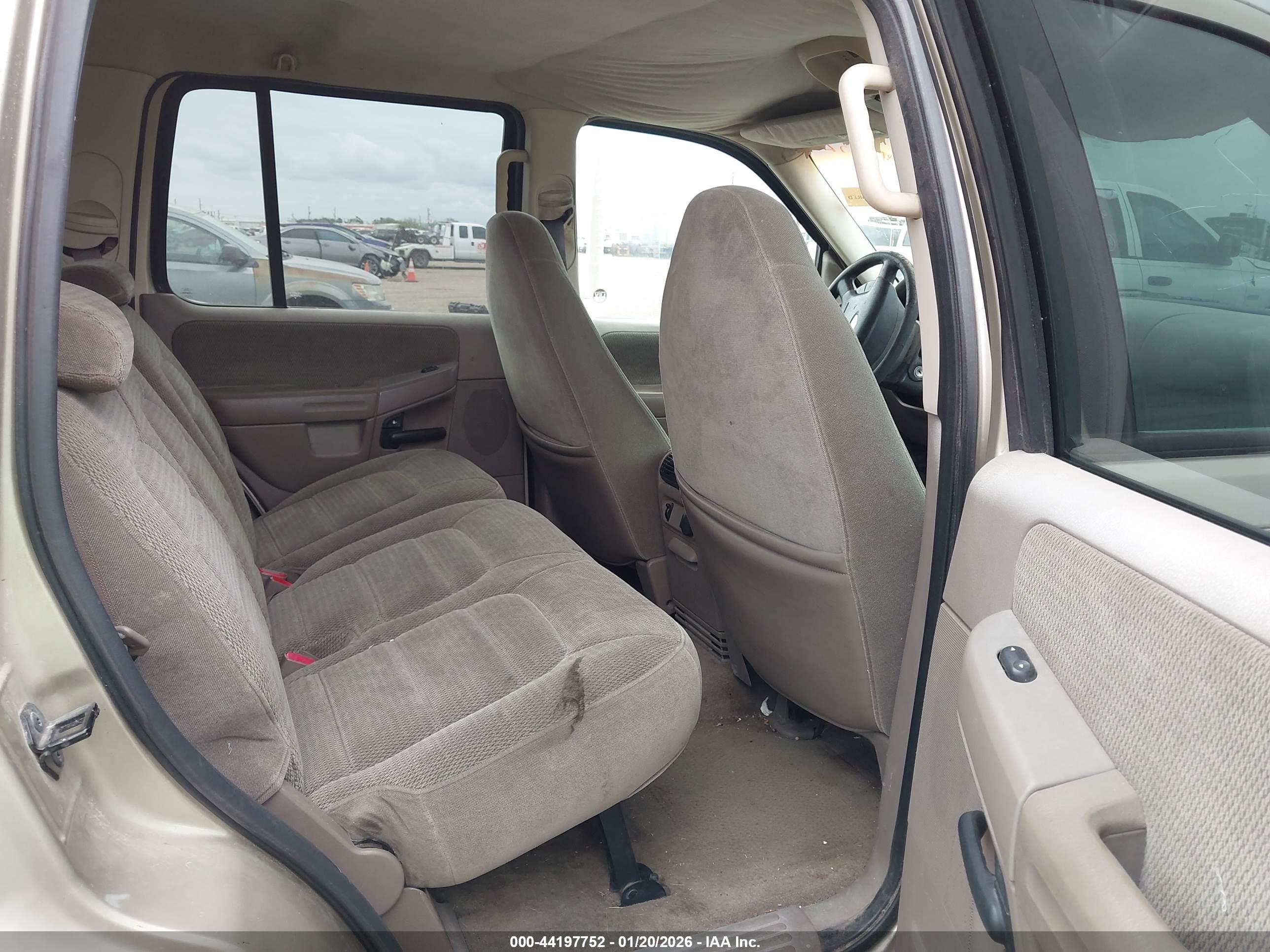 FORD EXPLORER image 8