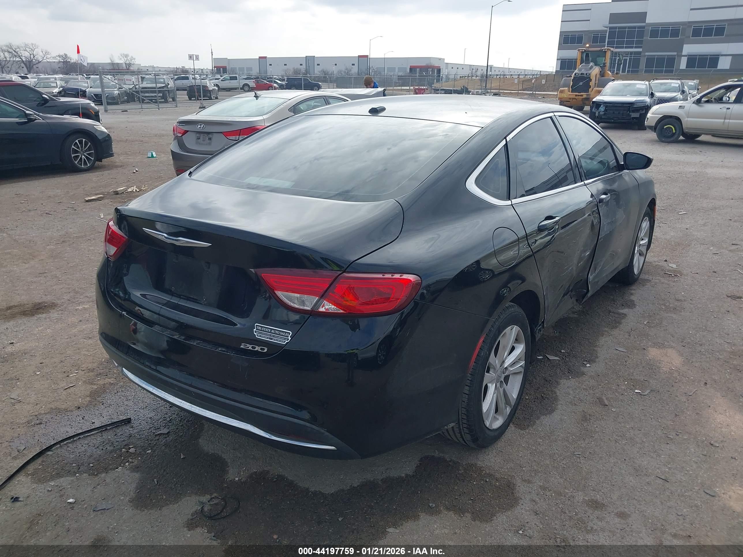 CHRYSLER 200 image 4