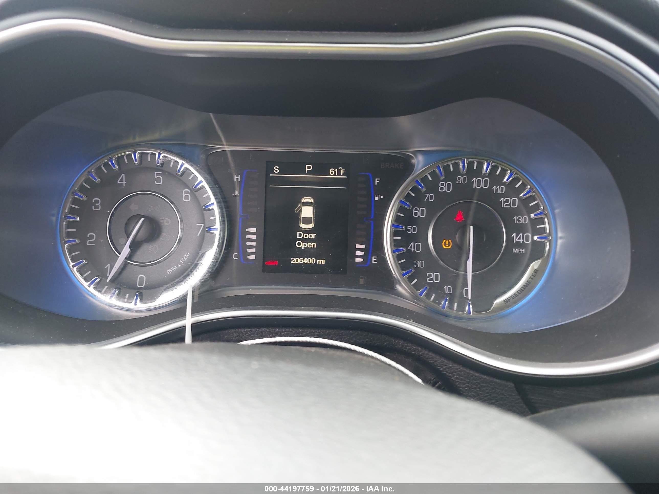 CHRYSLER 200 image 7