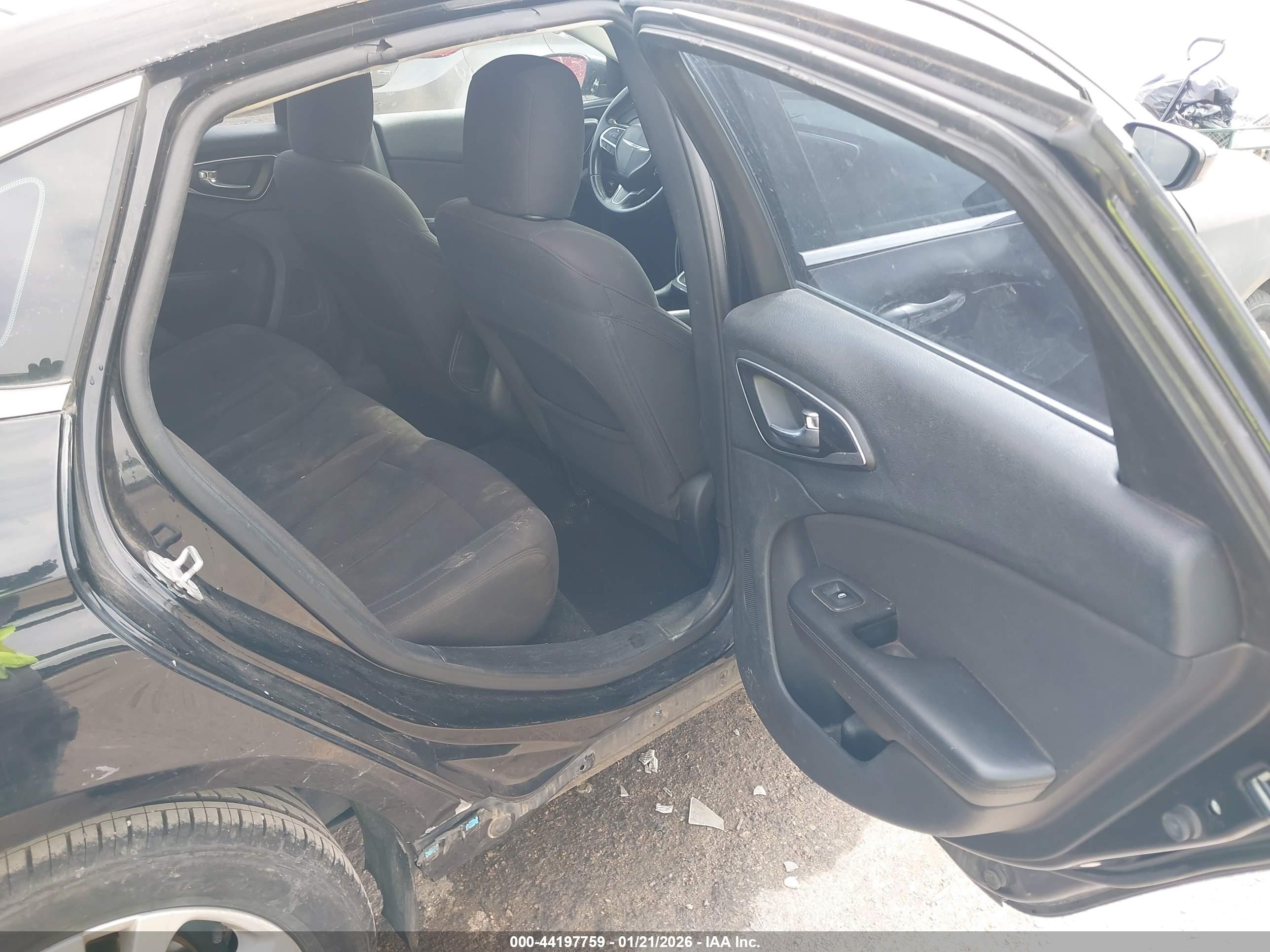 CHRYSLER 200 image 8