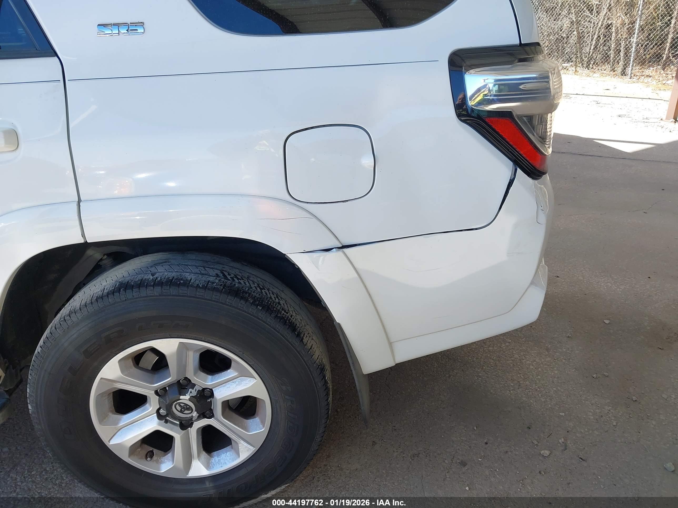 TOYOTA 4RUNNER image 6