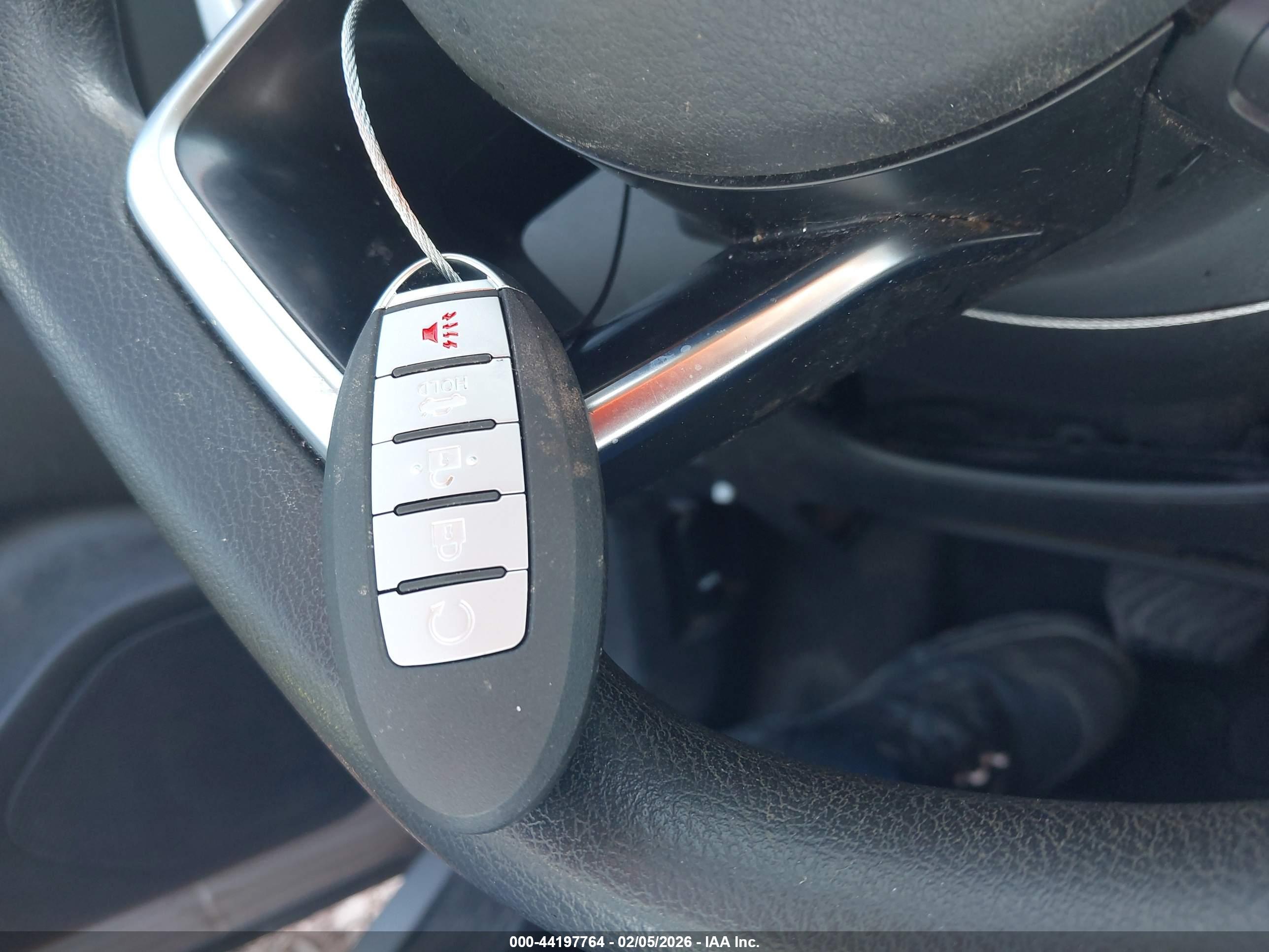 NISSAN ROGUE image 11