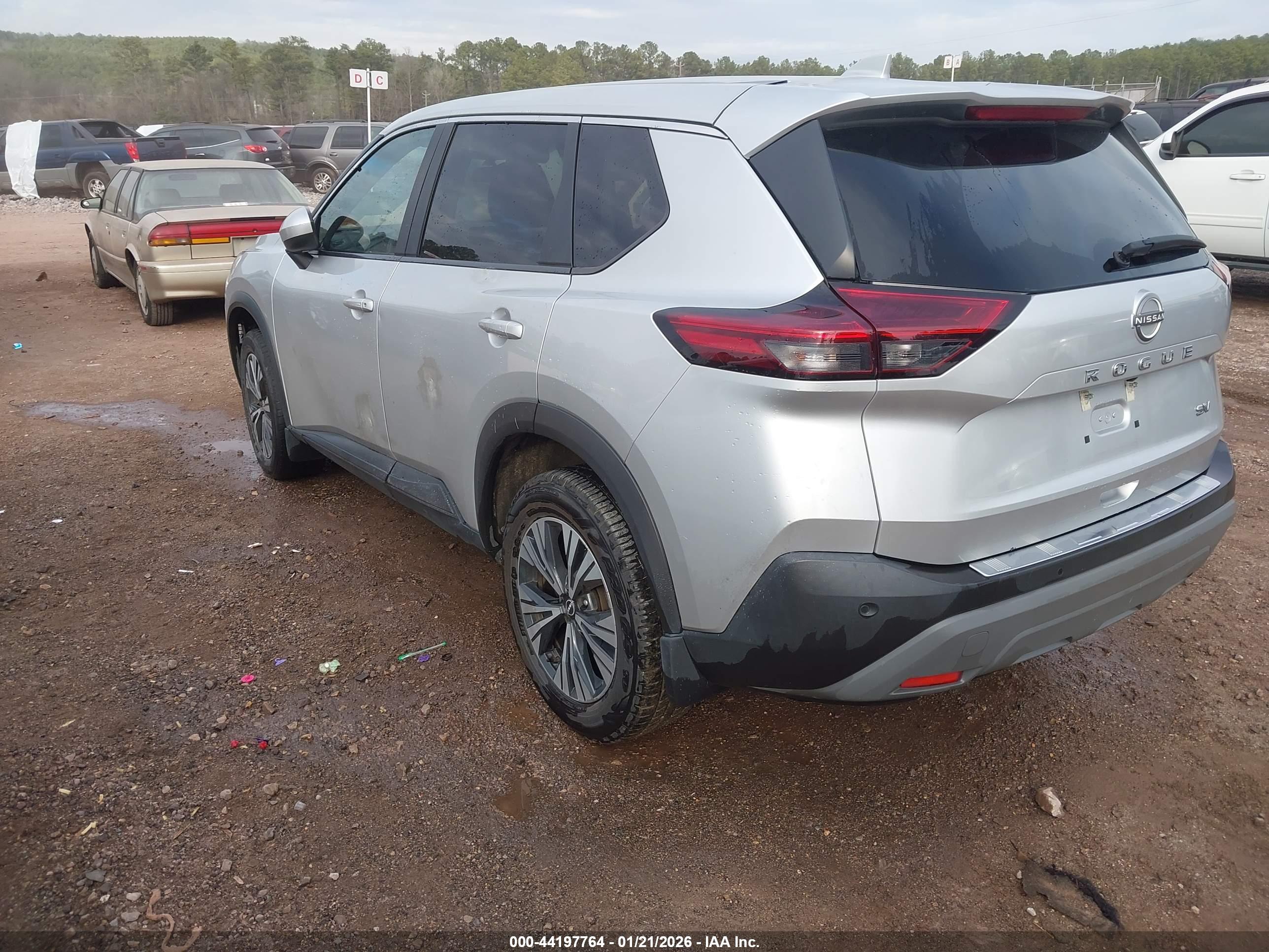 NISSAN ROGUE image 3