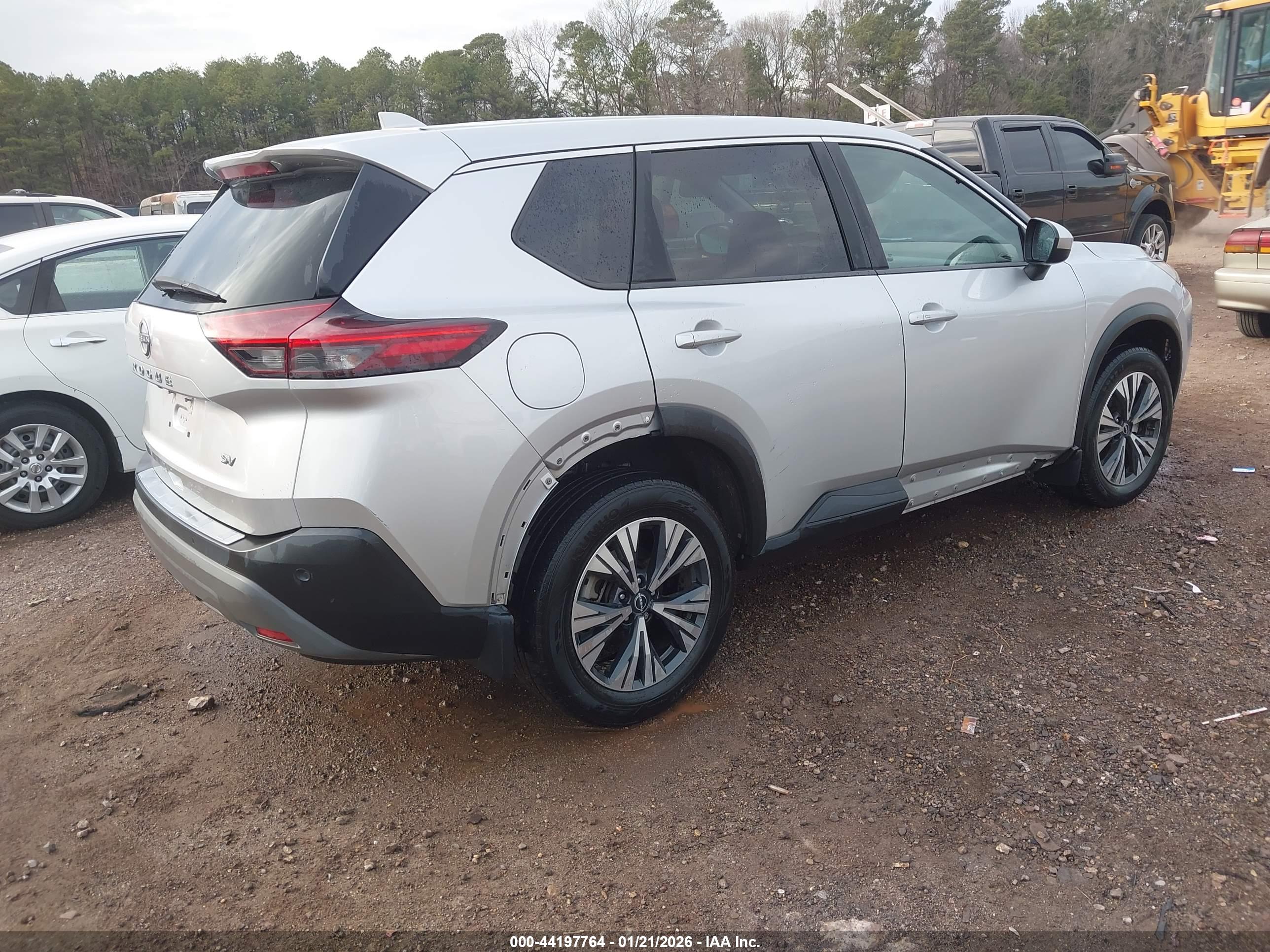 NISSAN ROGUE image 4