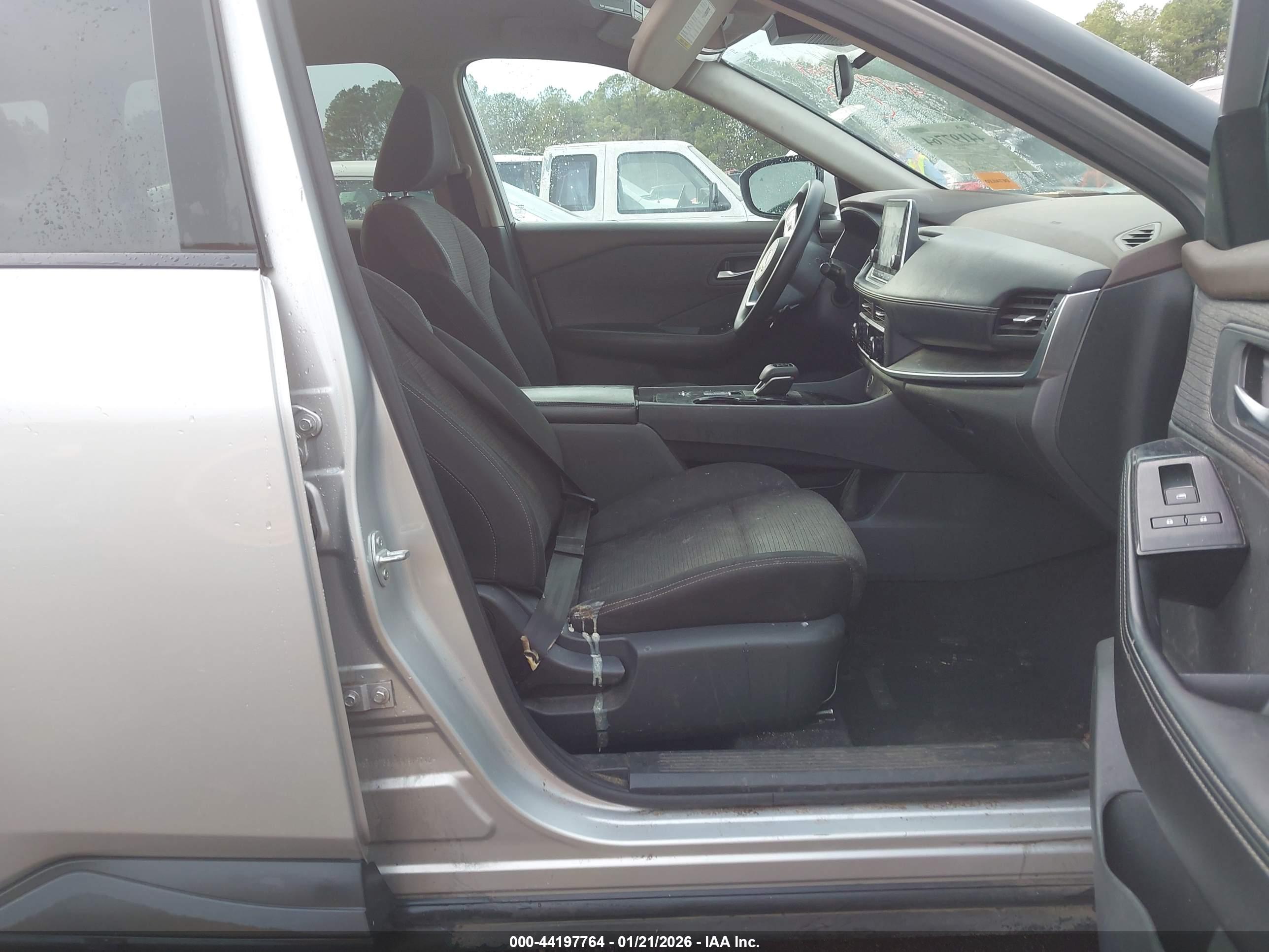 NISSAN ROGUE image 5