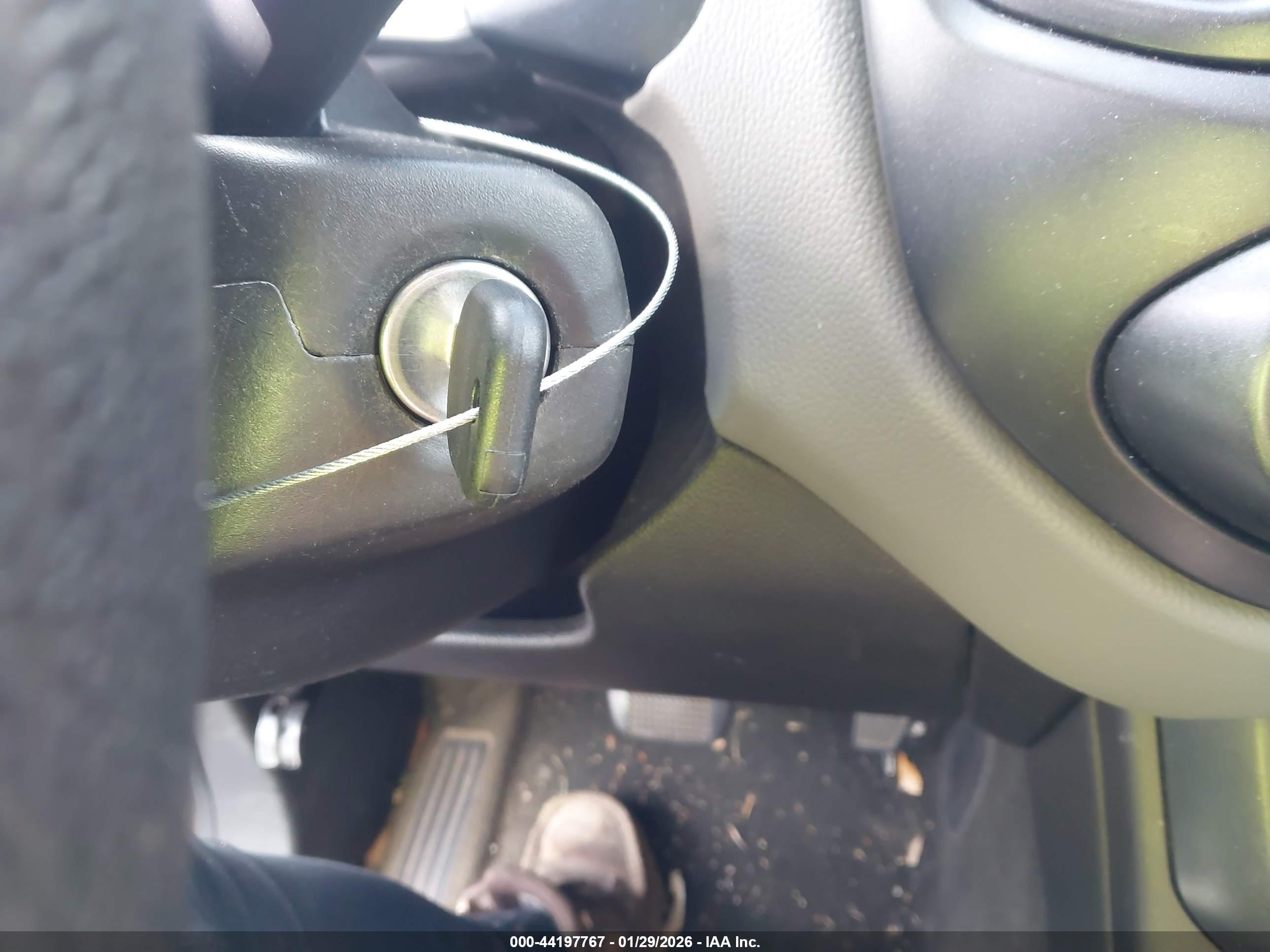 CHEVROLET COLORADO image 11