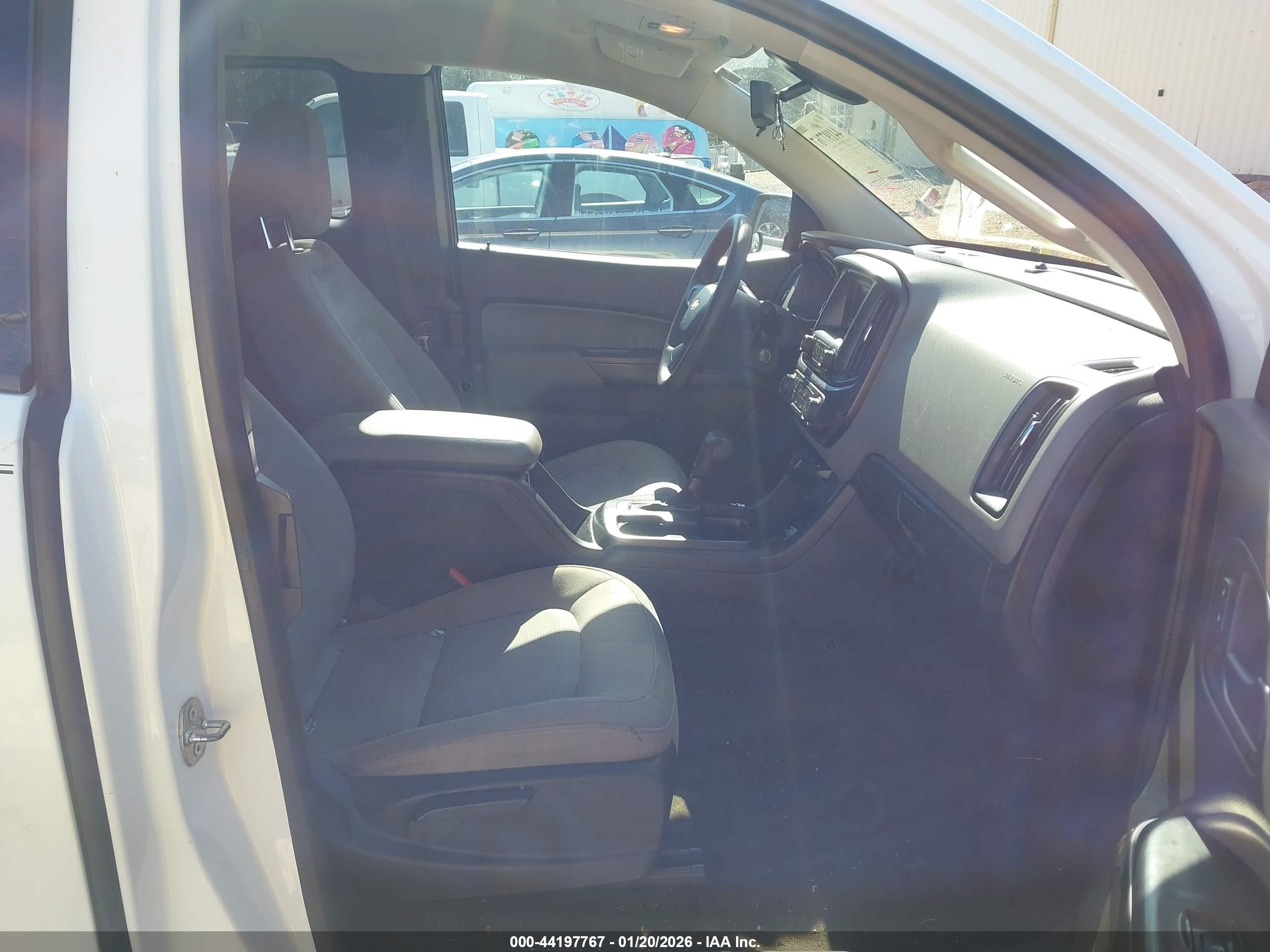 CHEVROLET COLORADO image 5