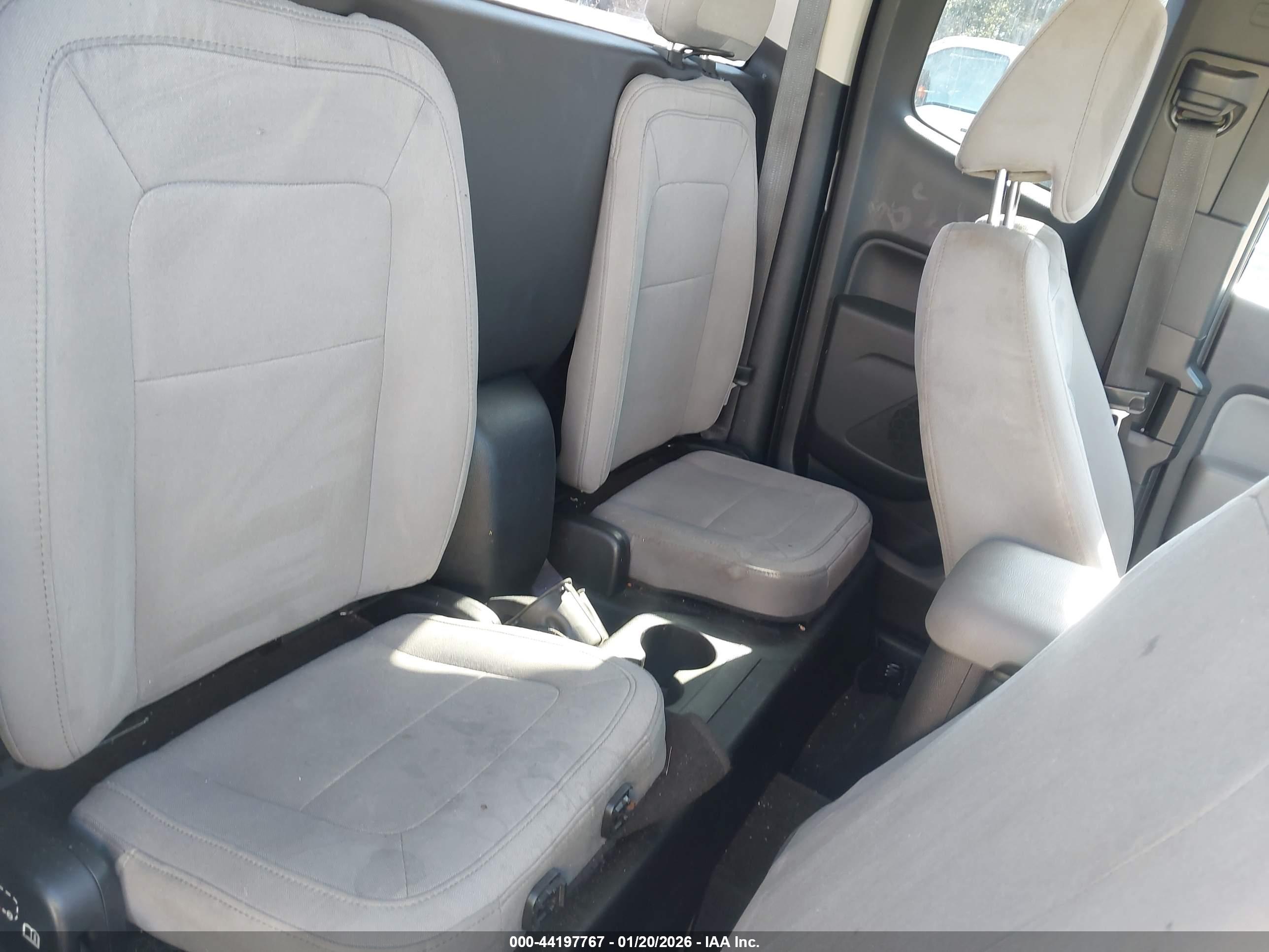 CHEVROLET COLORADO image 8