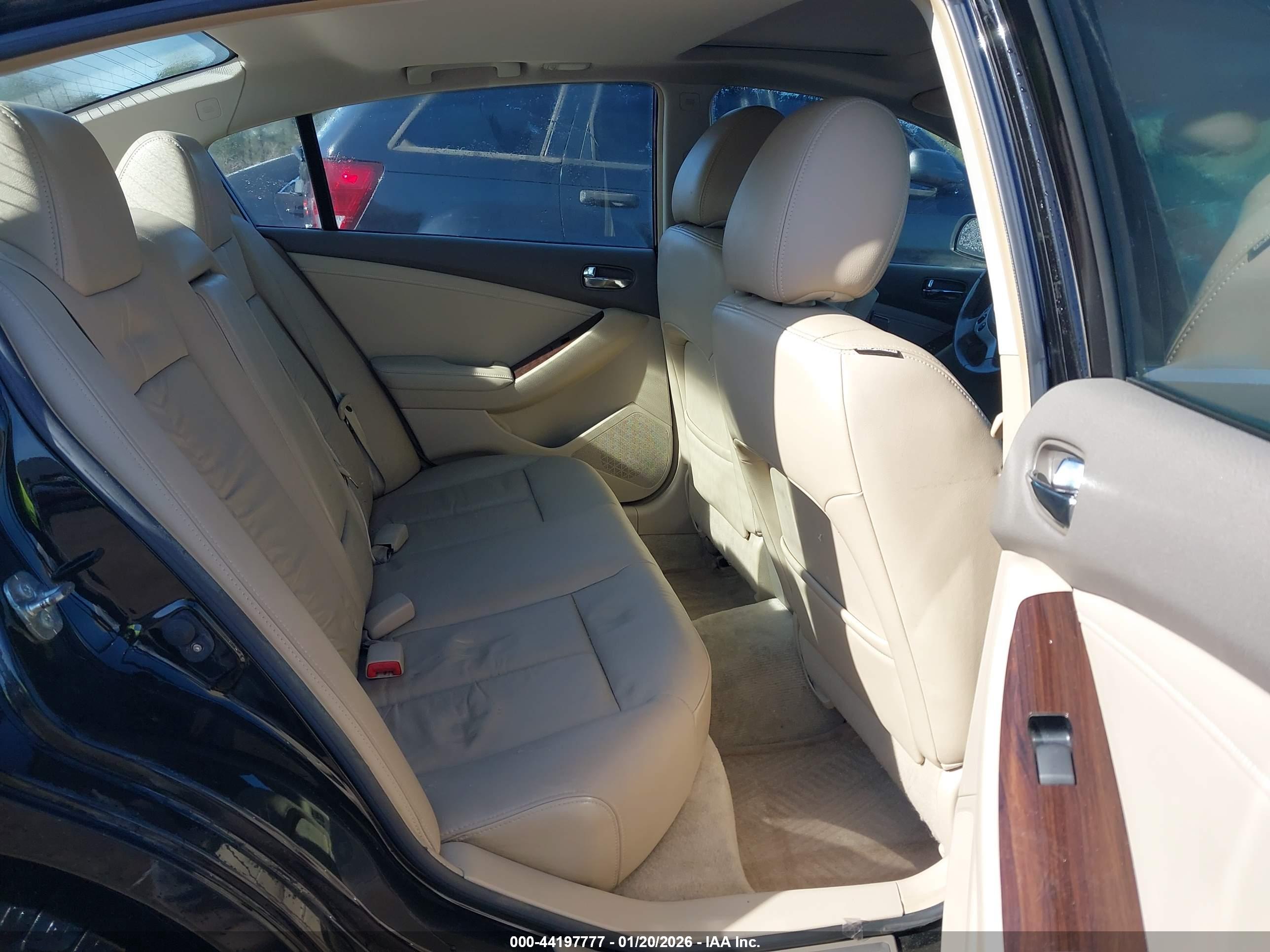 NISSAN ALTIMA image 8