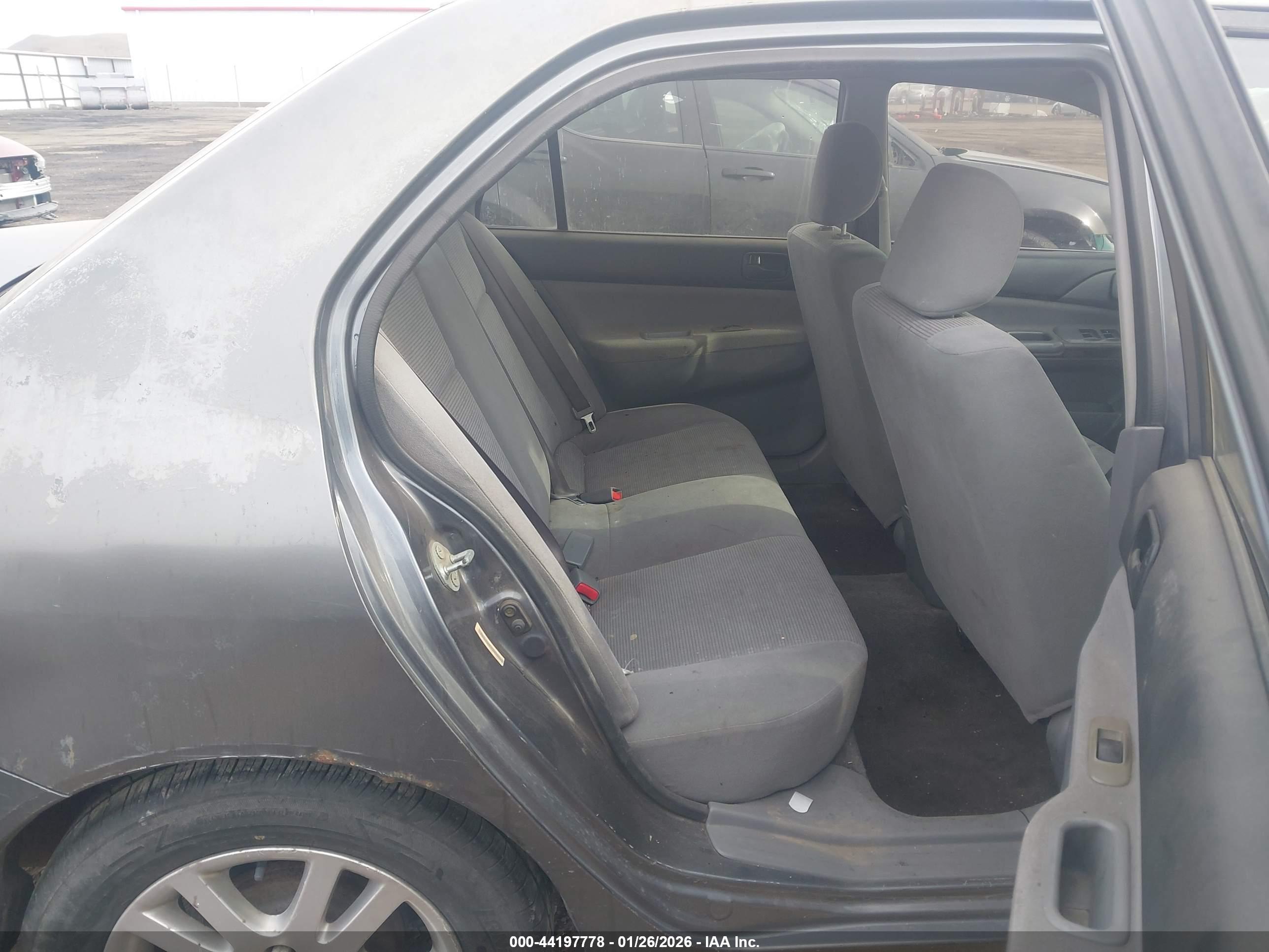 MITSUBISHI LANCER image 8