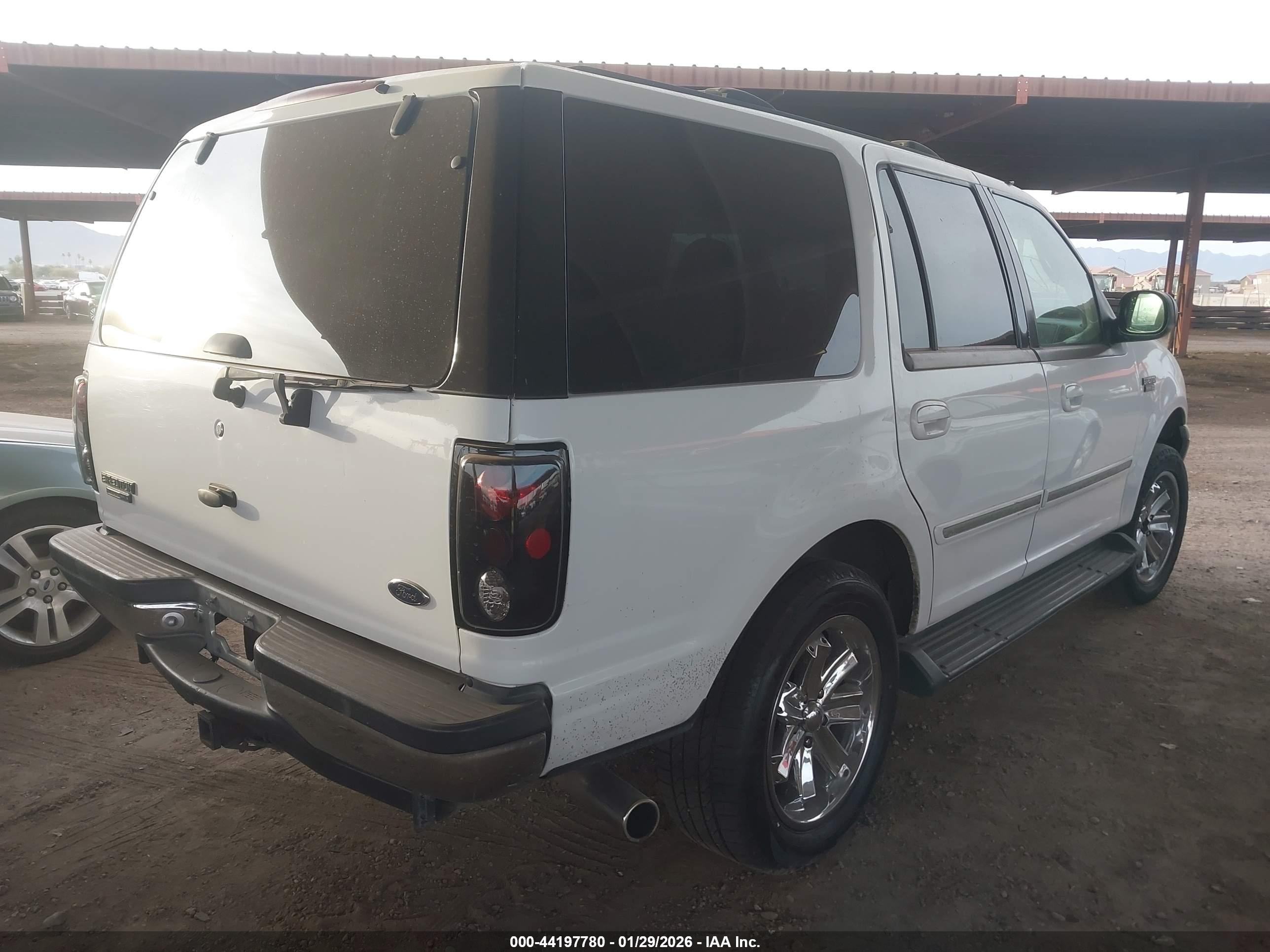 FORD EXPEDITION image 4
