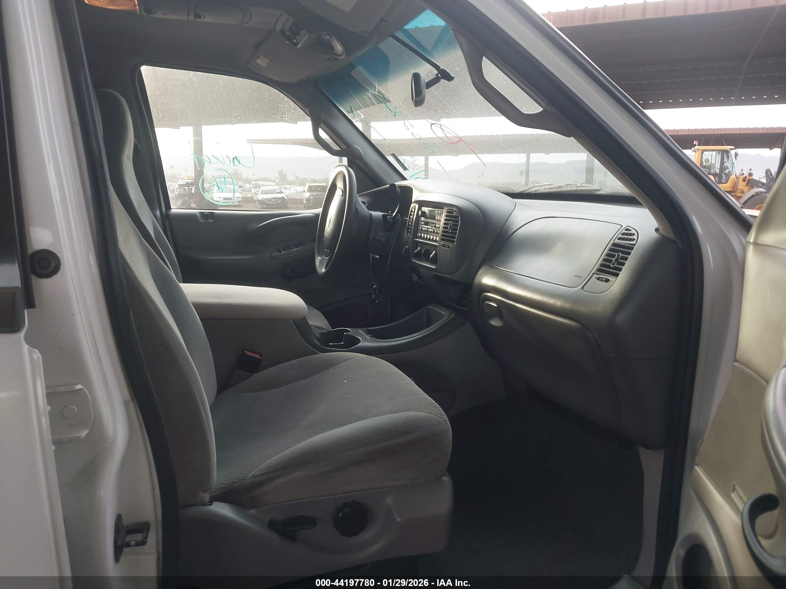 FORD EXPEDITION image 5
