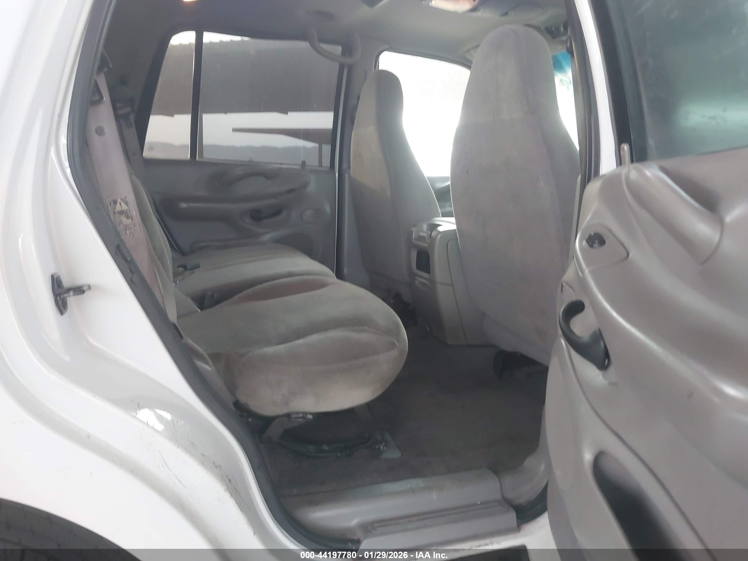 FORD EXPEDITION image 8