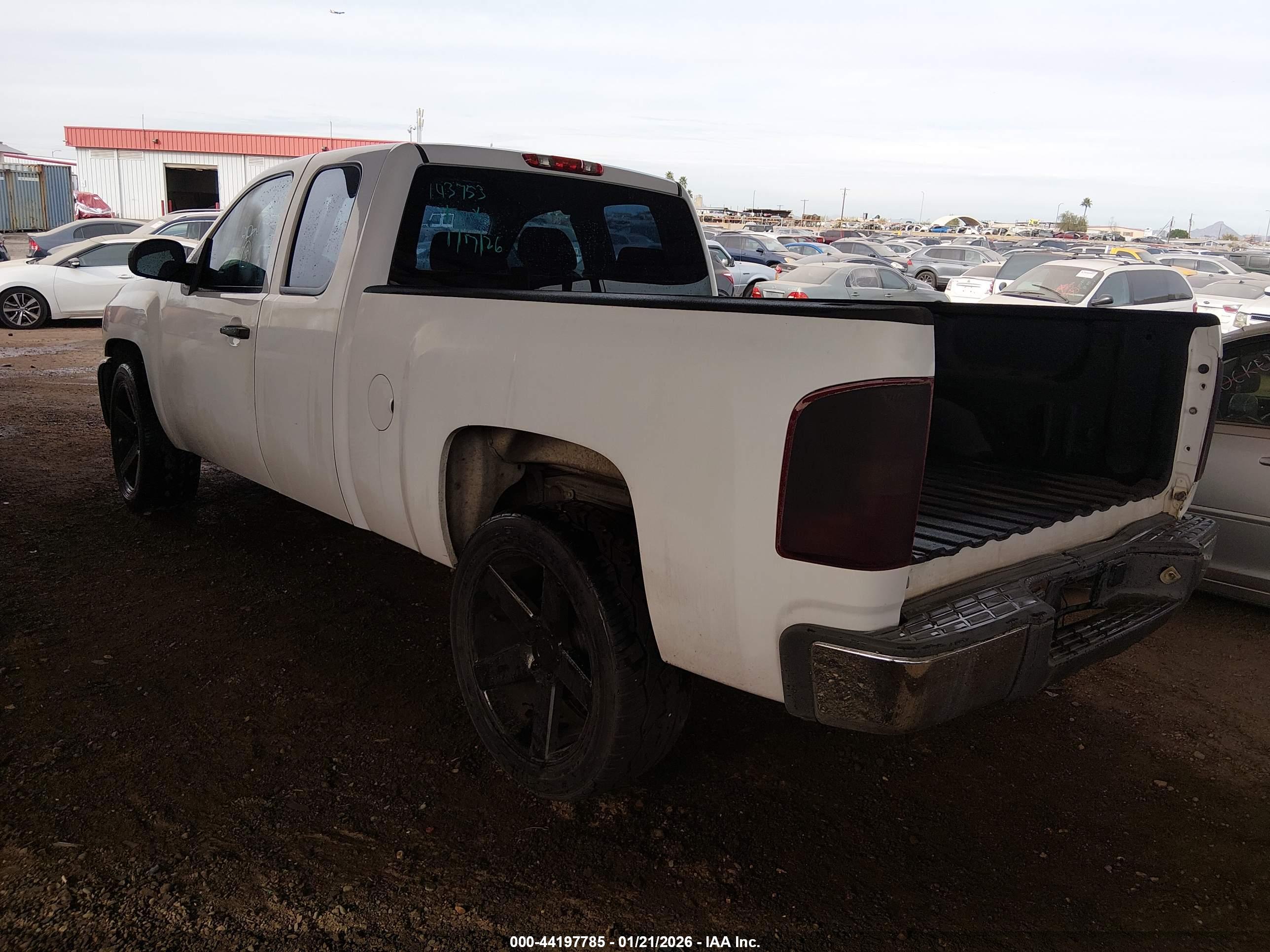 CHEVROLET SILVERADO image 3
