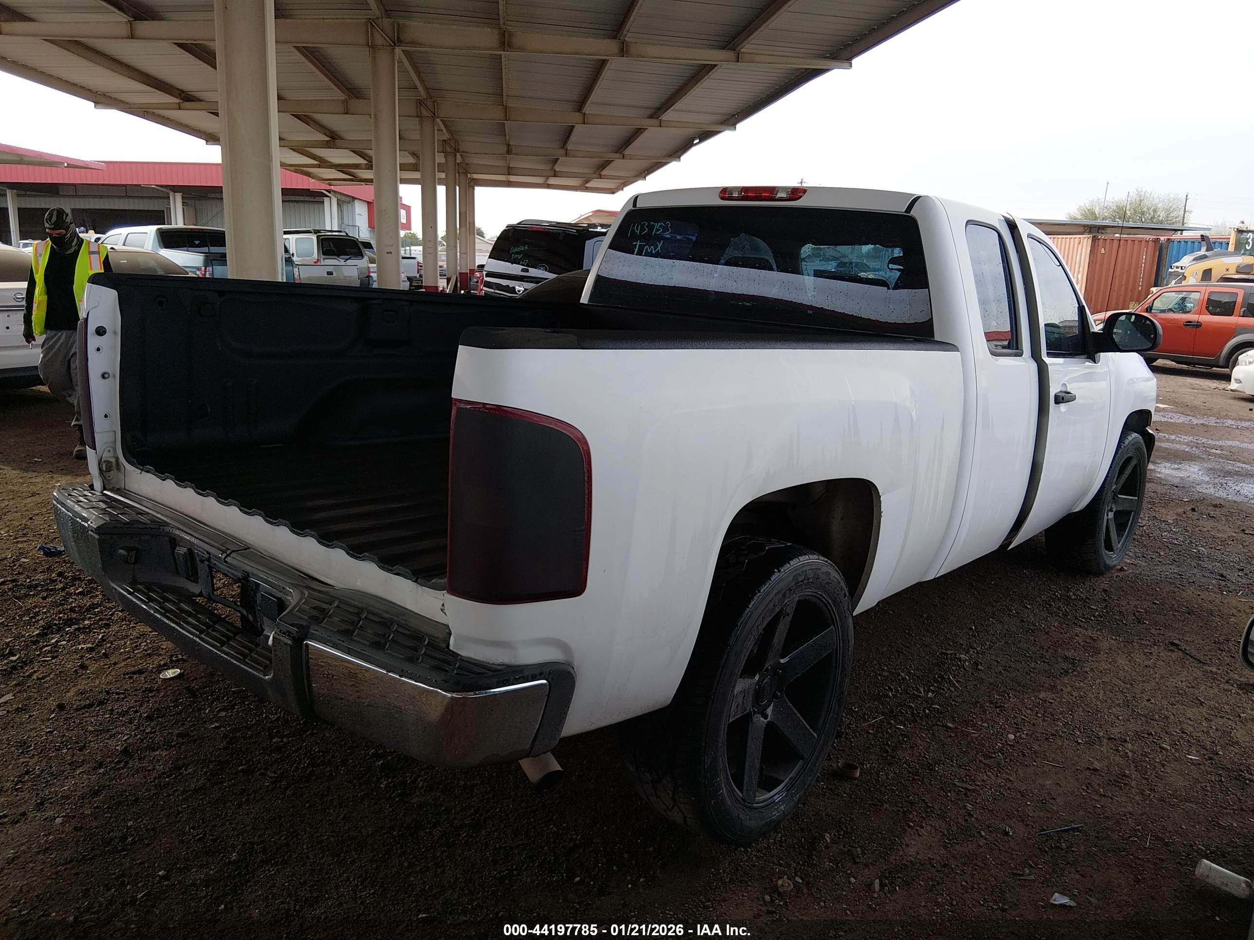 CHEVROLET SILVERADO image 4