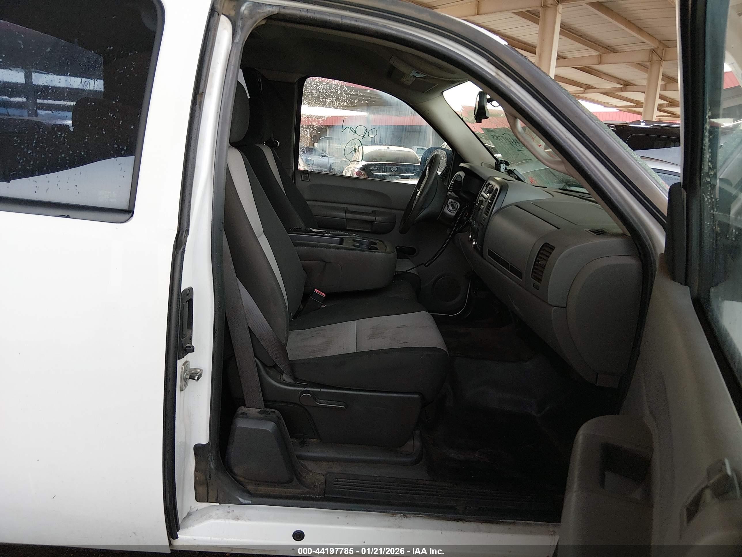 CHEVROLET SILVERADO image 5