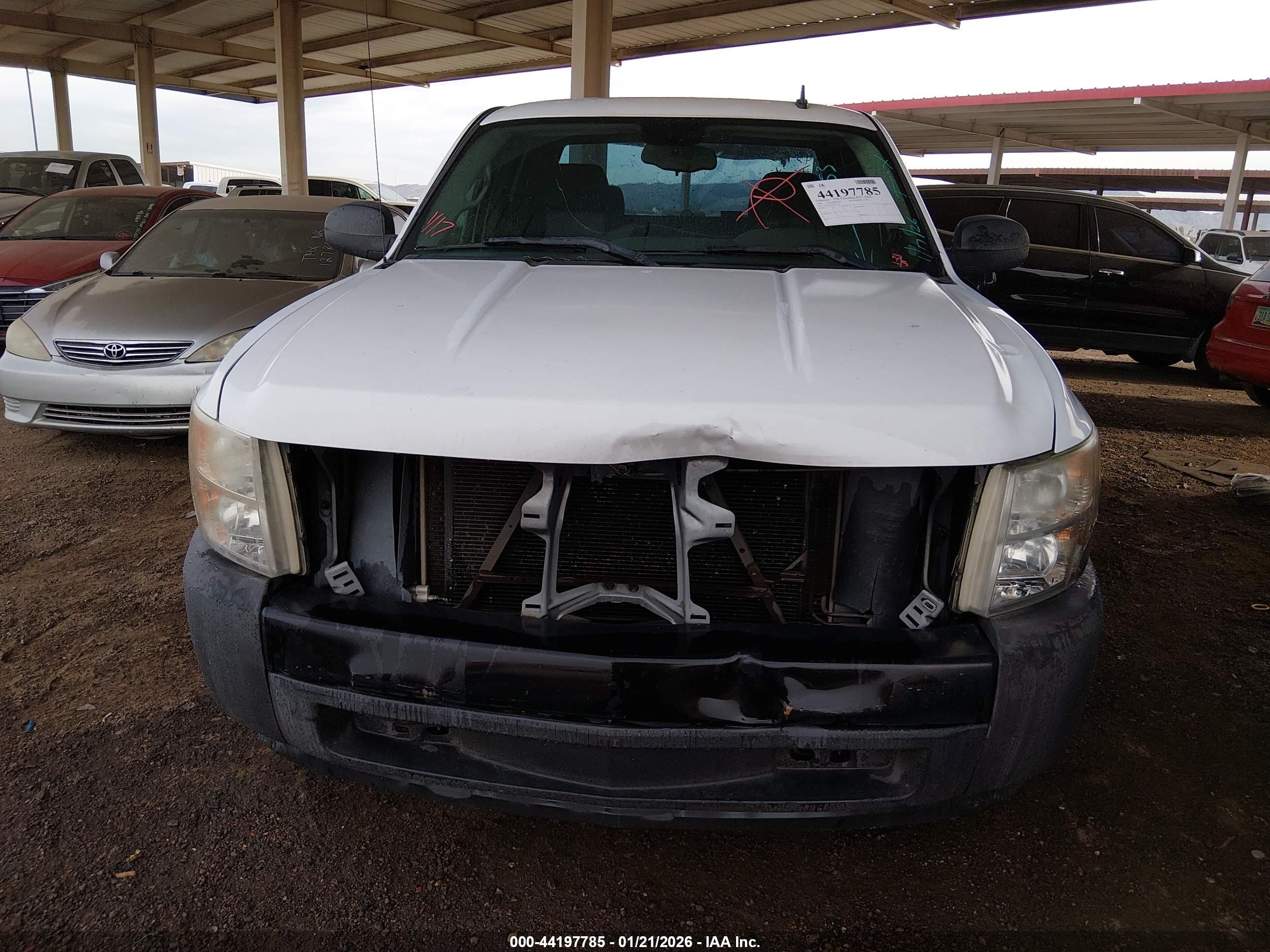CHEVROLET SILVERADO image 6