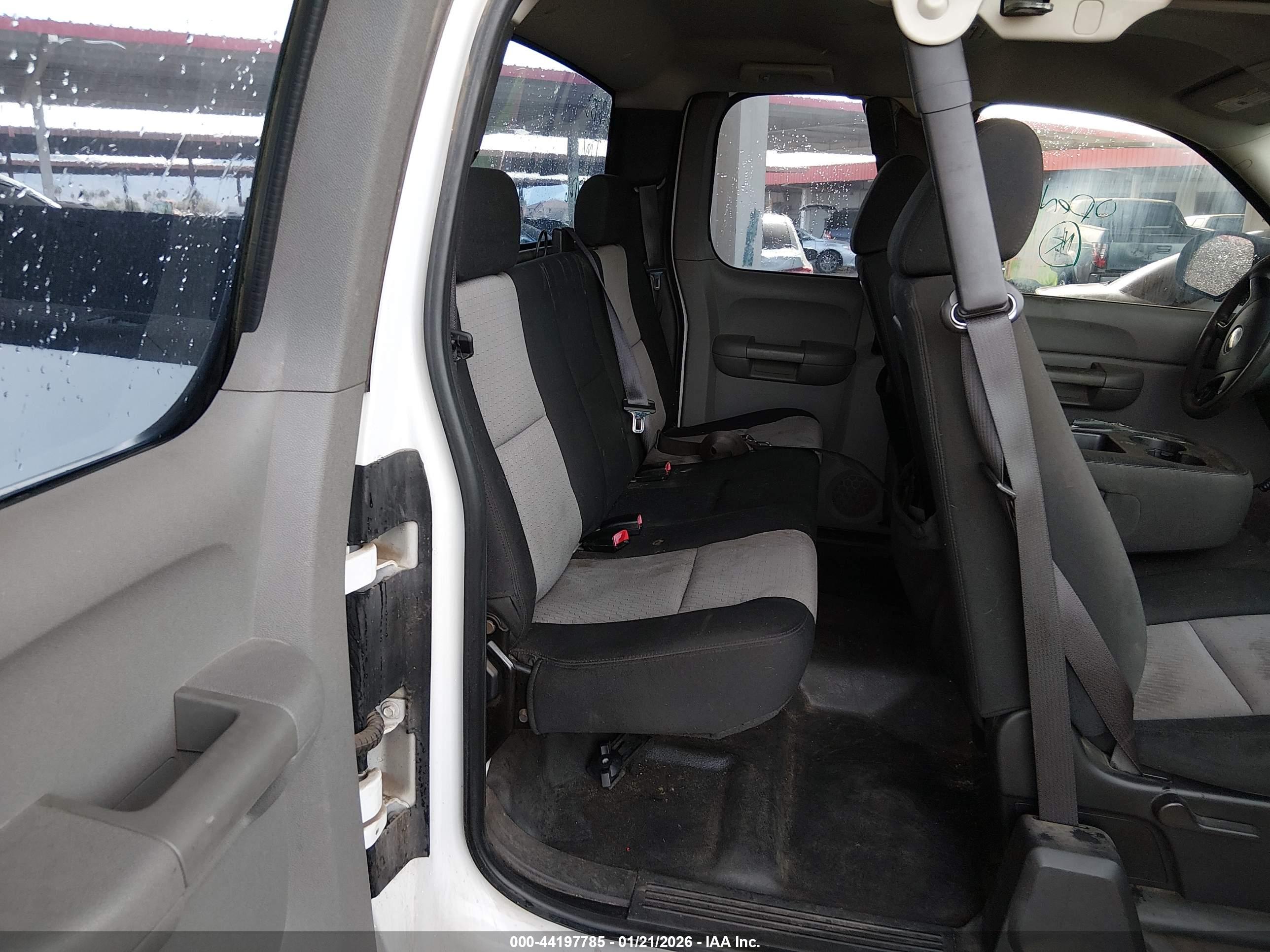 CHEVROLET SILVERADO image 8