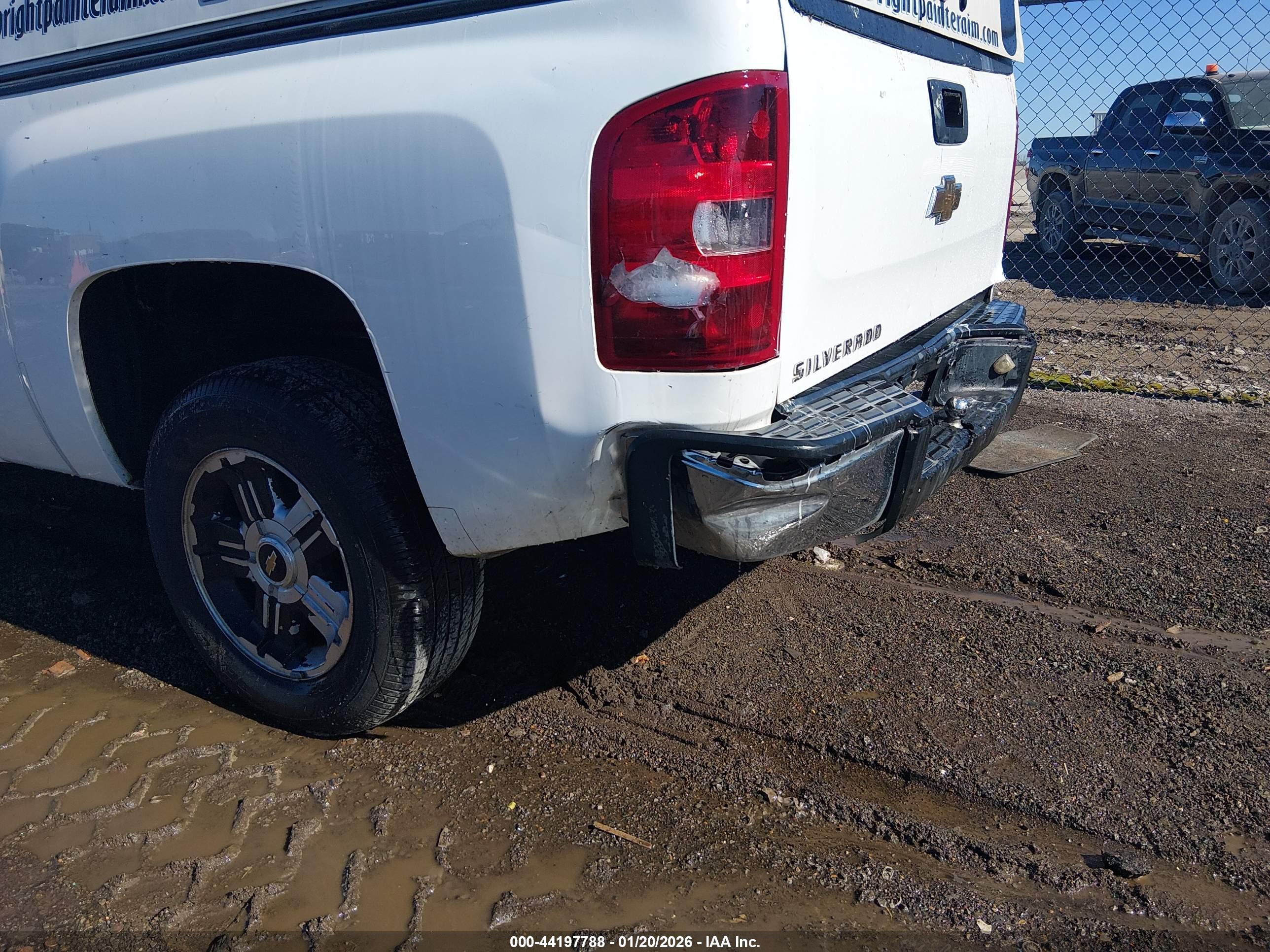 CHEVROLET SILVERADO image 6
