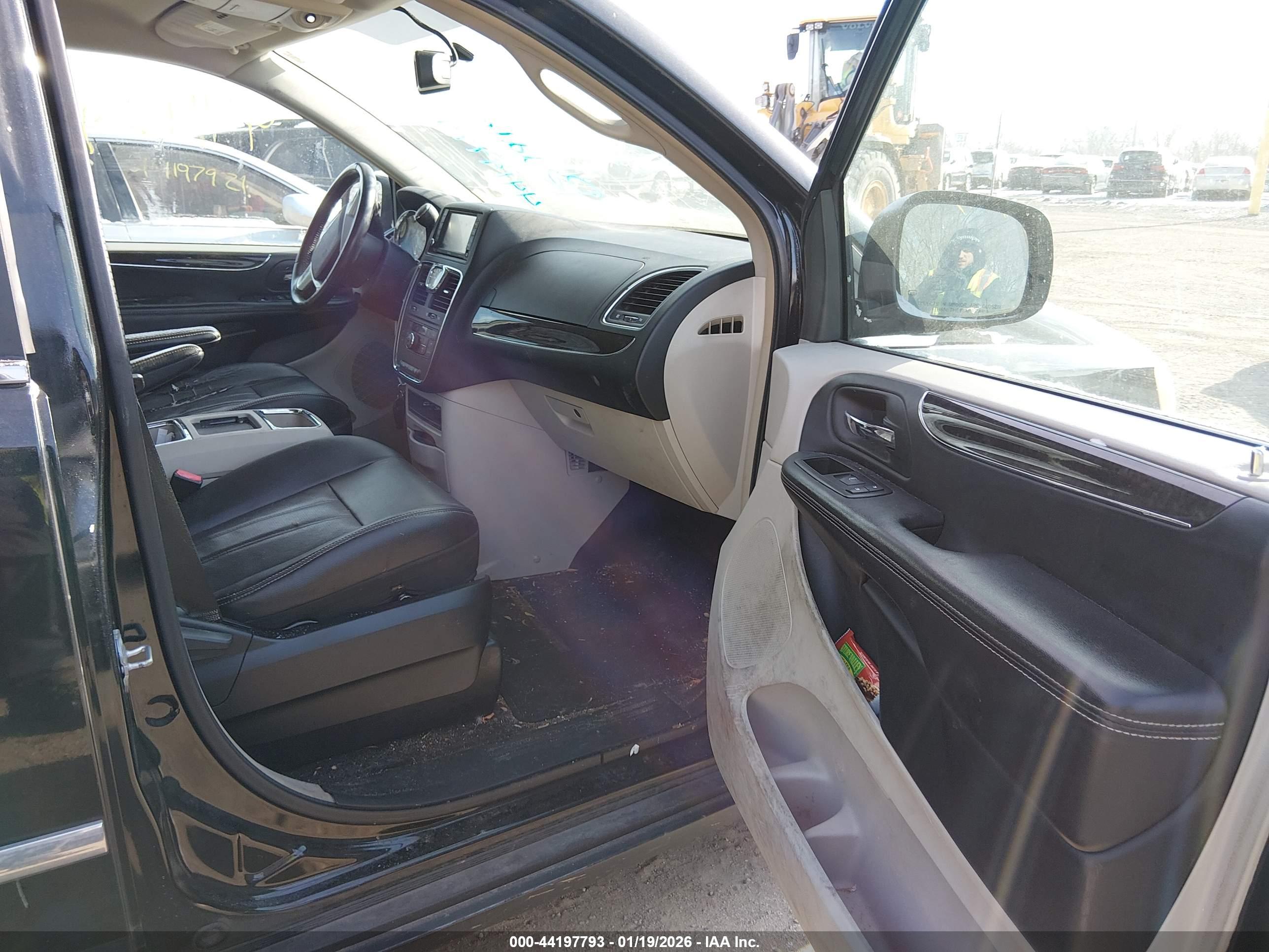 CHRYSLER TOWN image 5