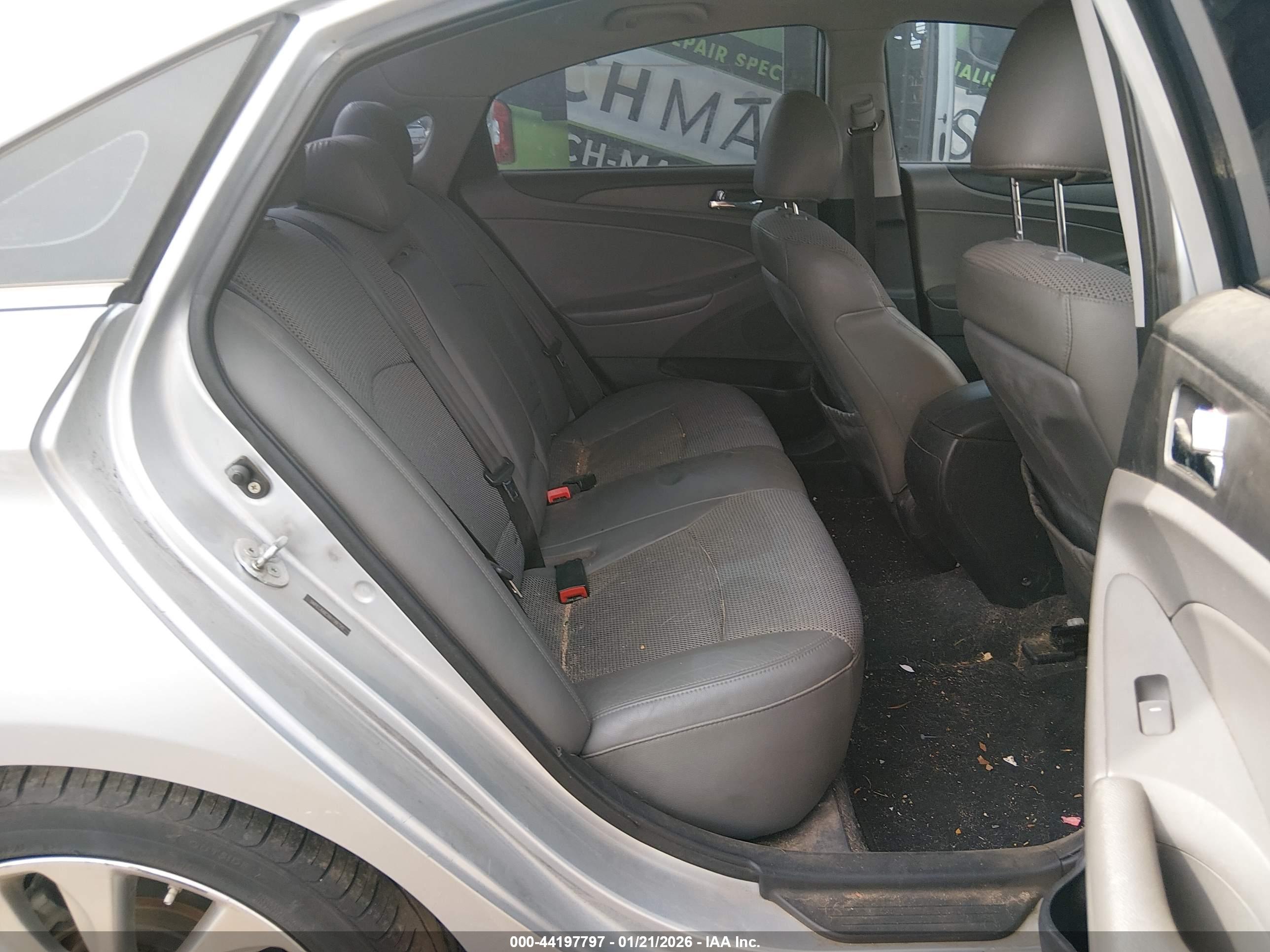 HYUNDAI SONATA image 8
