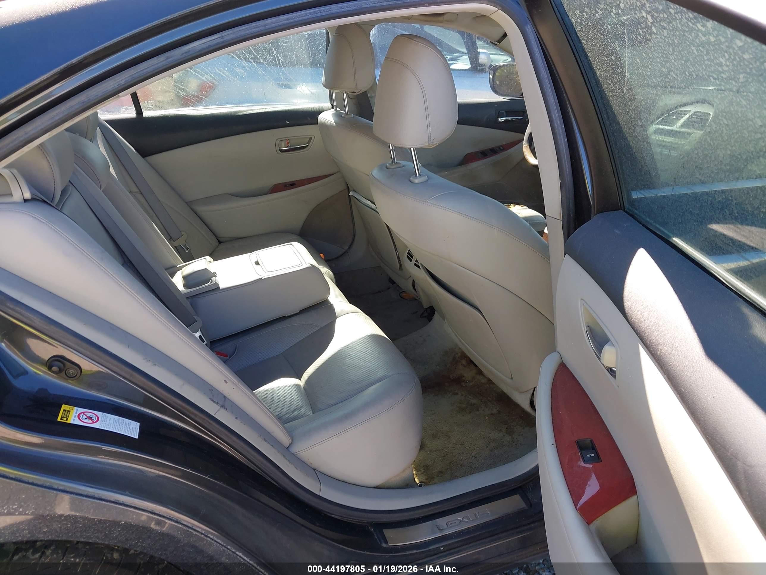 LEXUS ES image 8