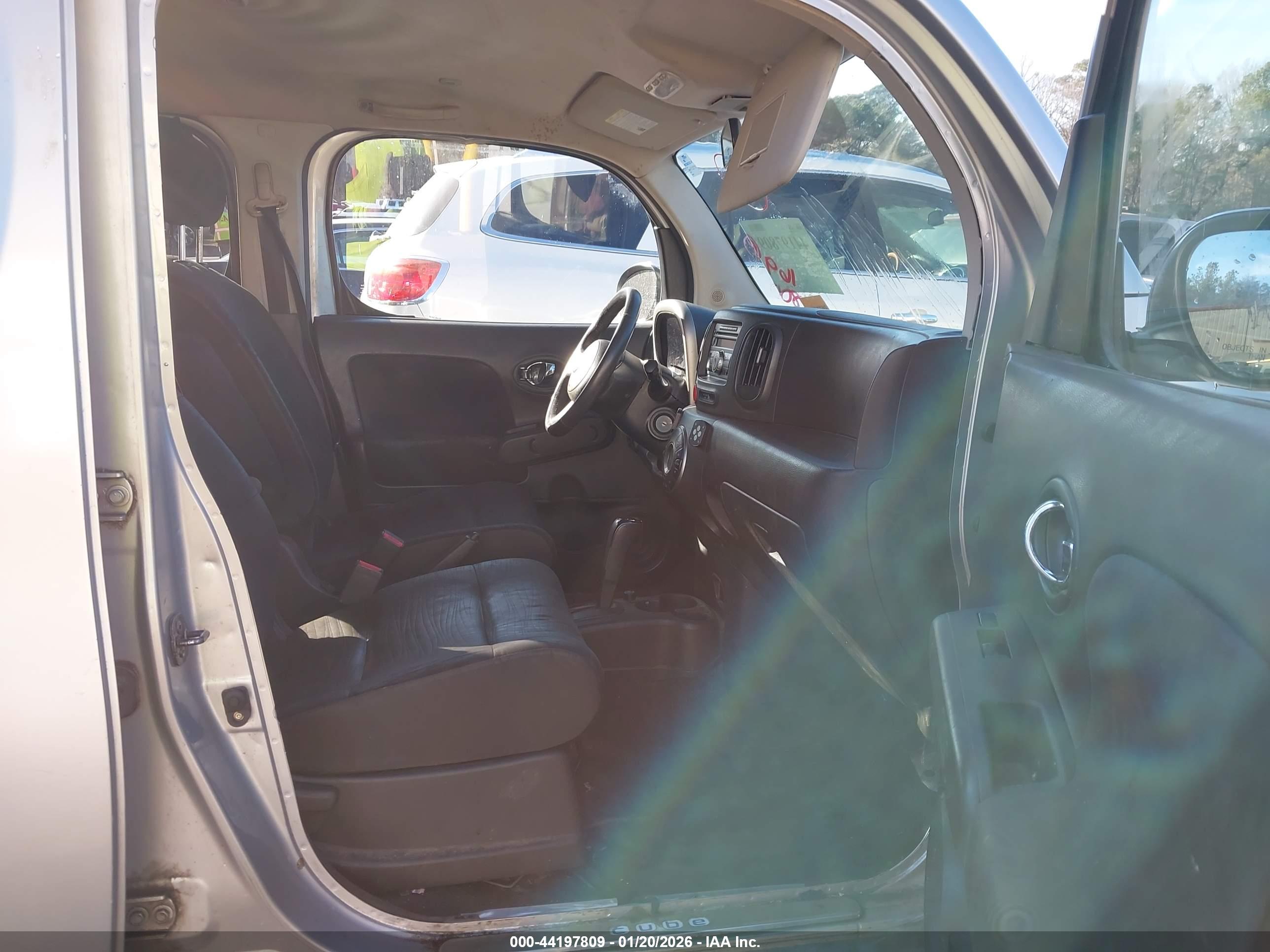 NISSAN CUBE image 5